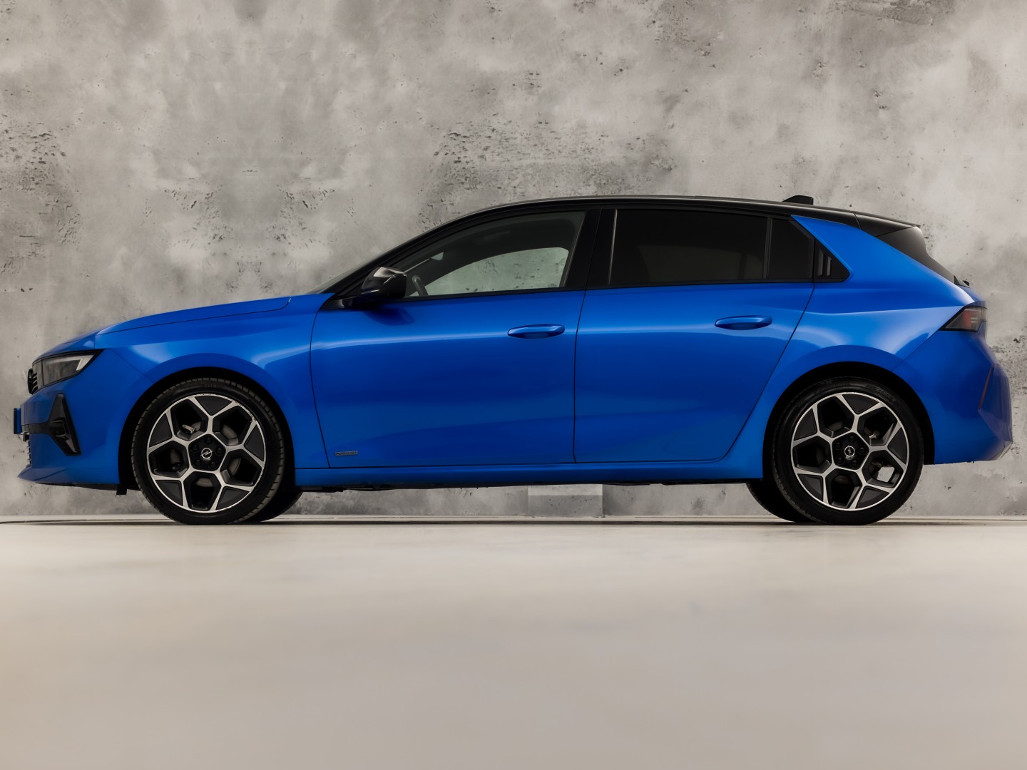 Opel Astra 1.2 Turbo Ultimate Automaat (PANORAMADAK, 1e EIGENAAR, AGR STOELEN, APPLE CARPLAY, GROOT NAVI, MEMORY SEATS, 360 CAMERA, STUUR/STOELVERWARMING, LEDER/ALCANTARA, CRUISE, NIEUWSTAAT)