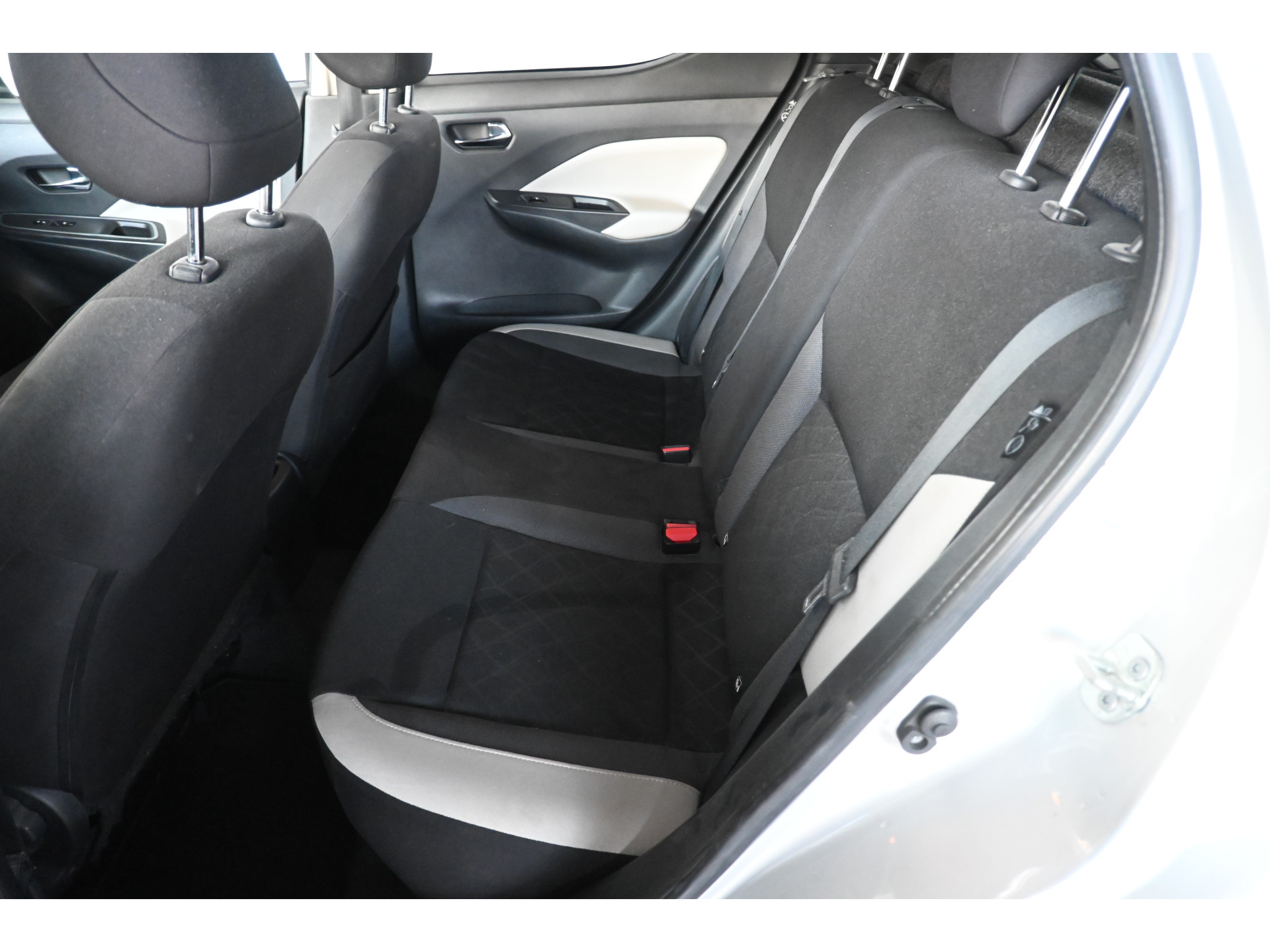 Nissan Micra 1.0 IG-T N-Connecta Clima Navigatie LED Goed Onderhouden! Inruil Mogelijk!