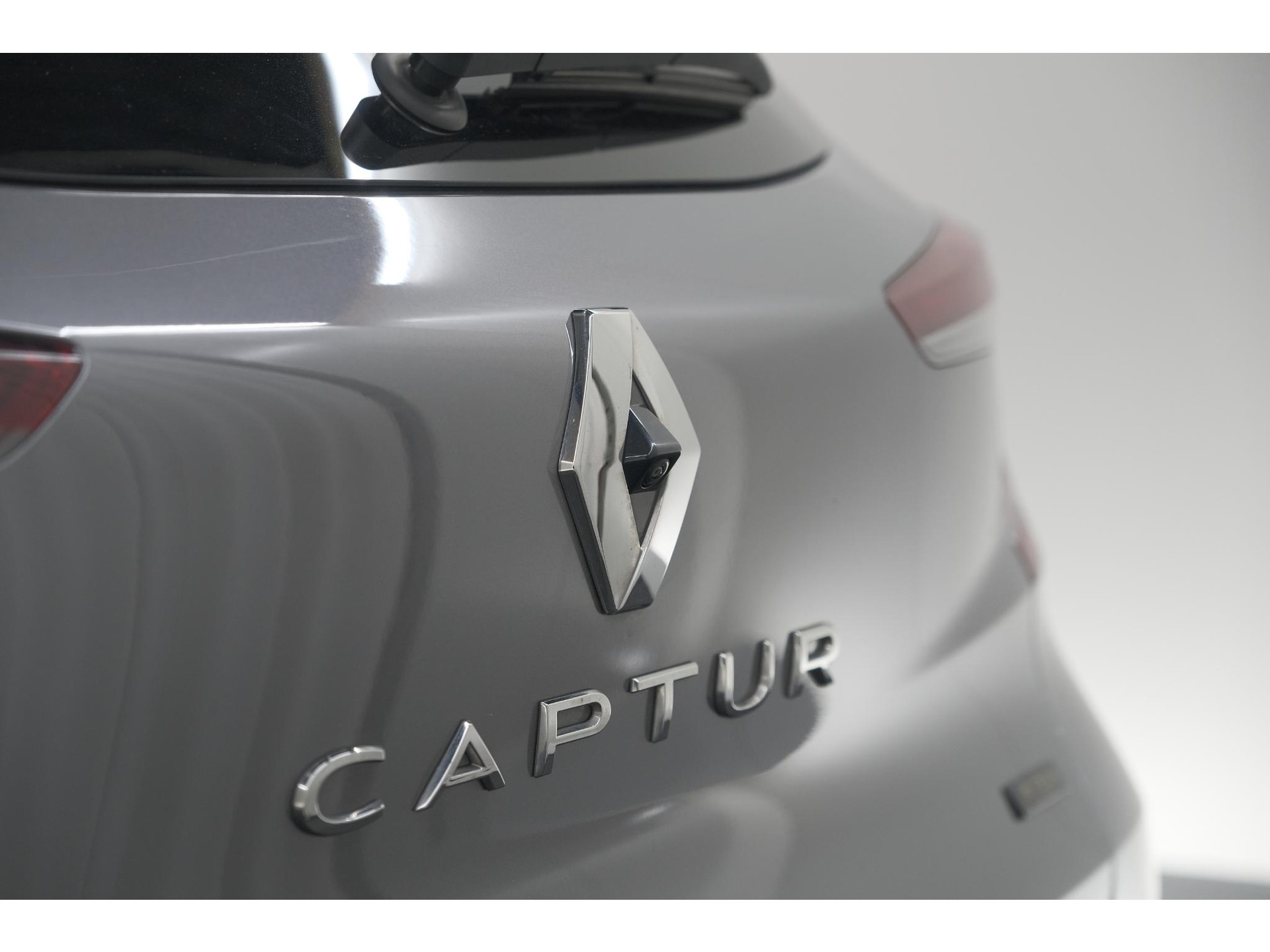 Renault Captur 1.6 E-Tech full hybrid 145 techno | Pack Full Screen | Camera | Navigatie | Allseason Banden