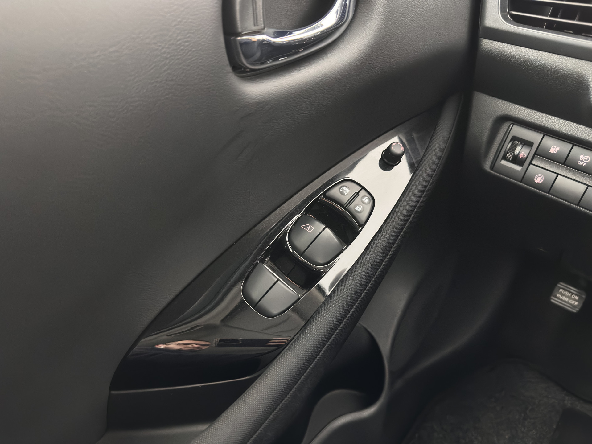 Nissan LEAF Acenta 40 kWh {SOH-90%} Aut. *ADAPTIVE-CRUISE | KEYLESS | NAVI-FULLMAP | BLIND-SPOT | DAB+ | COMFORTSEATS | DIGI-COCKPIT | PRIVACY-GLASS | CAMERA |  17"ALU*