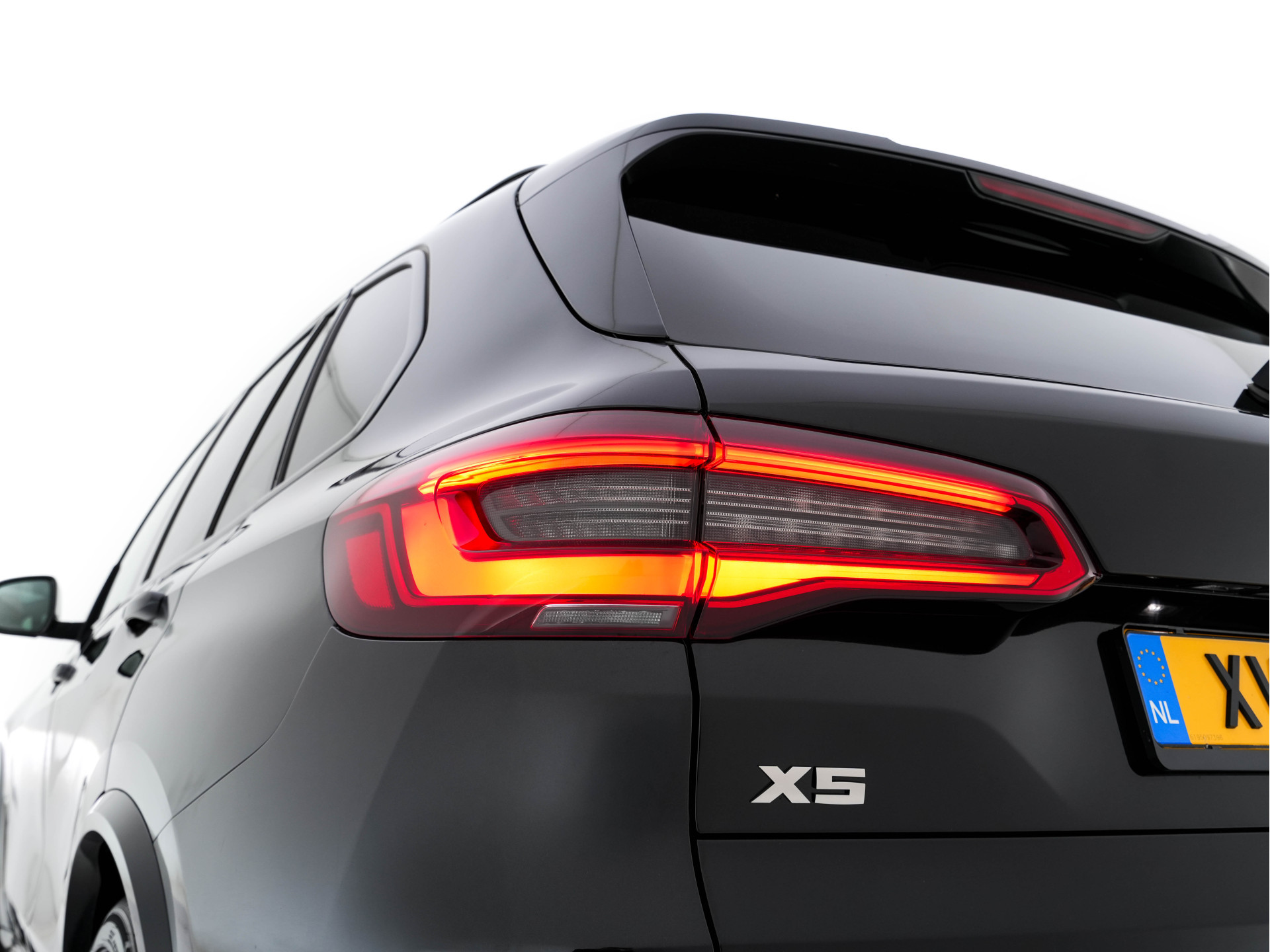 BMW X5 M50d High Executive M-Sportpack Aut. *PANO | HEAD-UP | DESIGN-LEATHER | LASER-LIGHT | TOP-VIEW | HARMAN/KARDON | MEMORY-PACK | DIGI-COCKPIT | DAB+ | HEATED-COMFORTSEATS | NAVI-FULLMAP | KEYLESS | TOWBAR | 21''ALU*