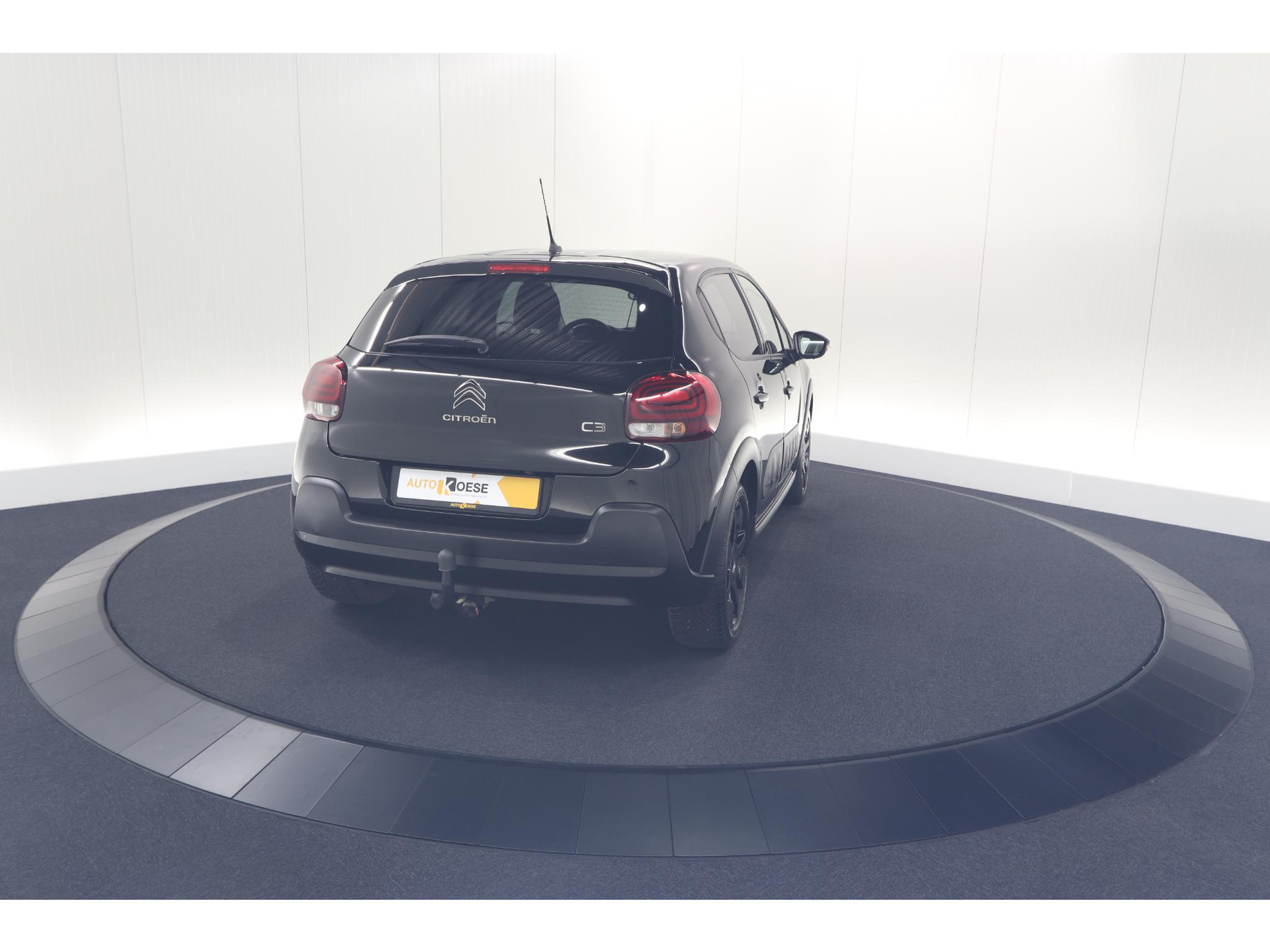 Citroen C3 PureTech 110 S&S Shine | Trekhaak | Parkeersensoren | Navigatie | Apple Carplay