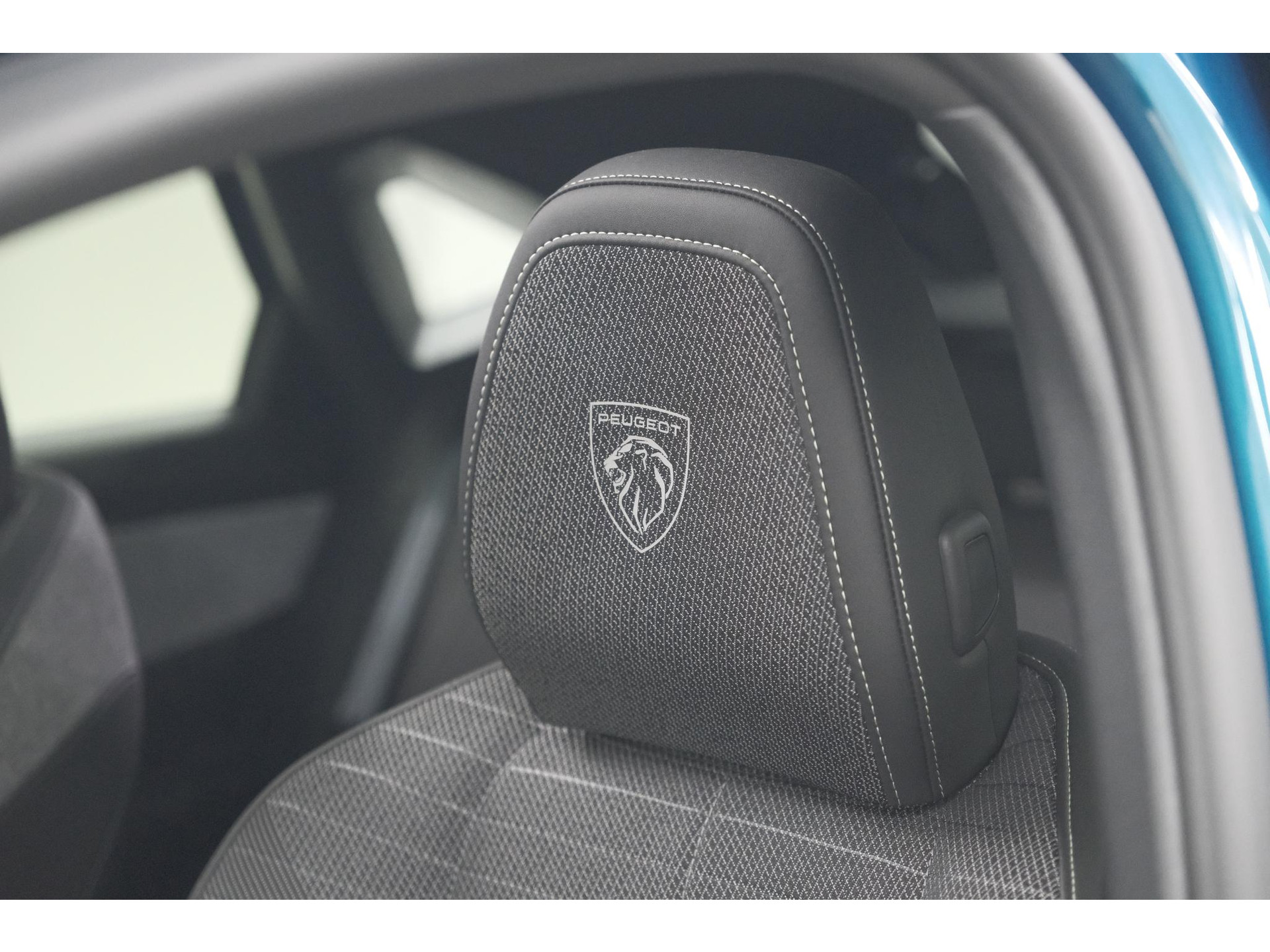 Peugeot 3008 1.2 Hybrid 136 GT | Panoramdak | 360 Camera | Stoelverwarming | Elektrische Kofferklep | Allseason Banden