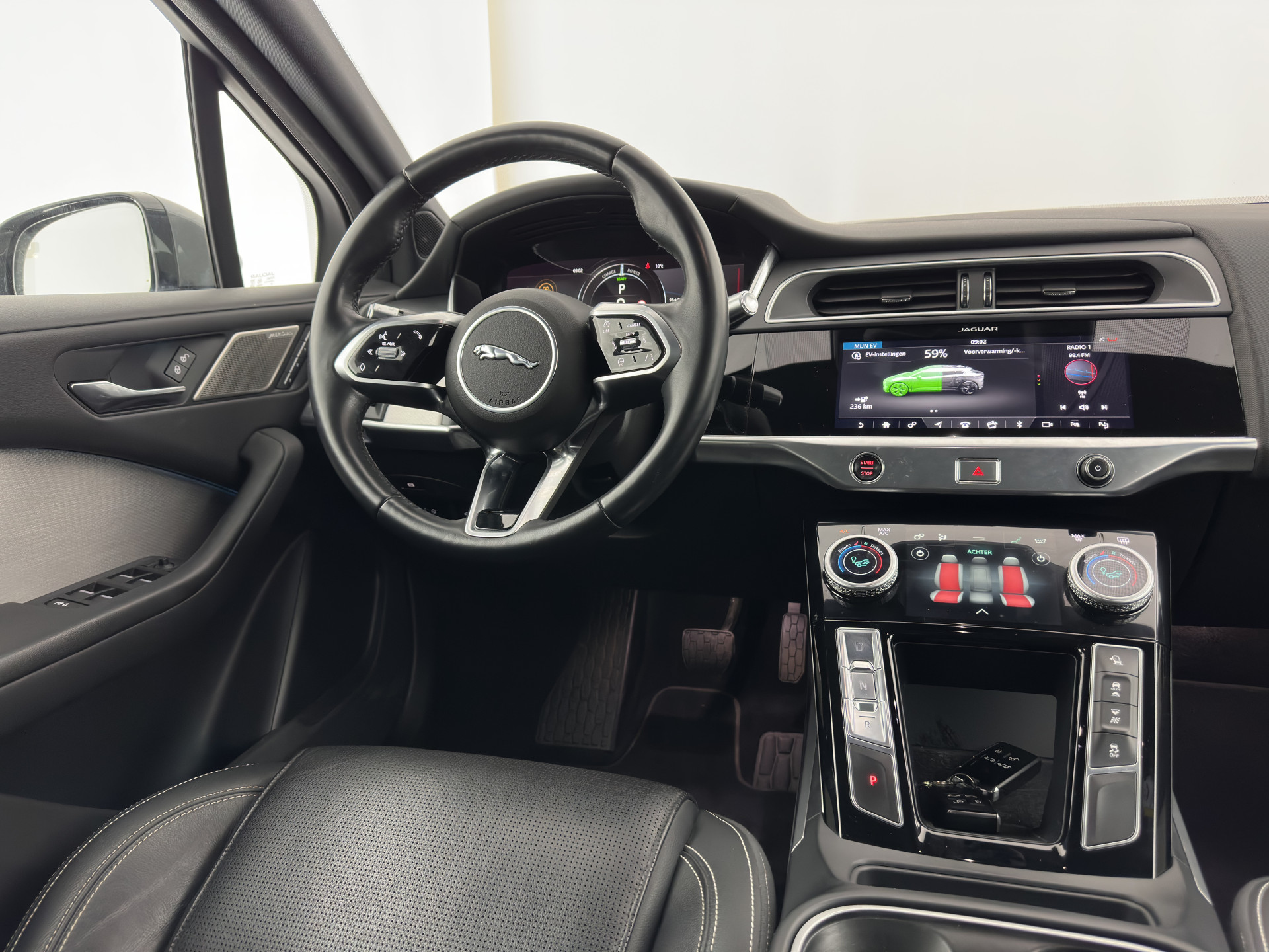 Jaguar I-PACE EV400 HSE 90 kWh AWD (INCL-BTW) *PANO | LEATHER | FULL-LED | MERIDIAN-AUDIO | TOP-VIEW | MEMORY-PACK | BLIND-SPOT | DIGI-COCKPIT | KEYLESS | DAB+ | NAVI-FULLMAP | ECC | HEATED-COMFORTSEATS | PDC | CCS-FASTLOADER