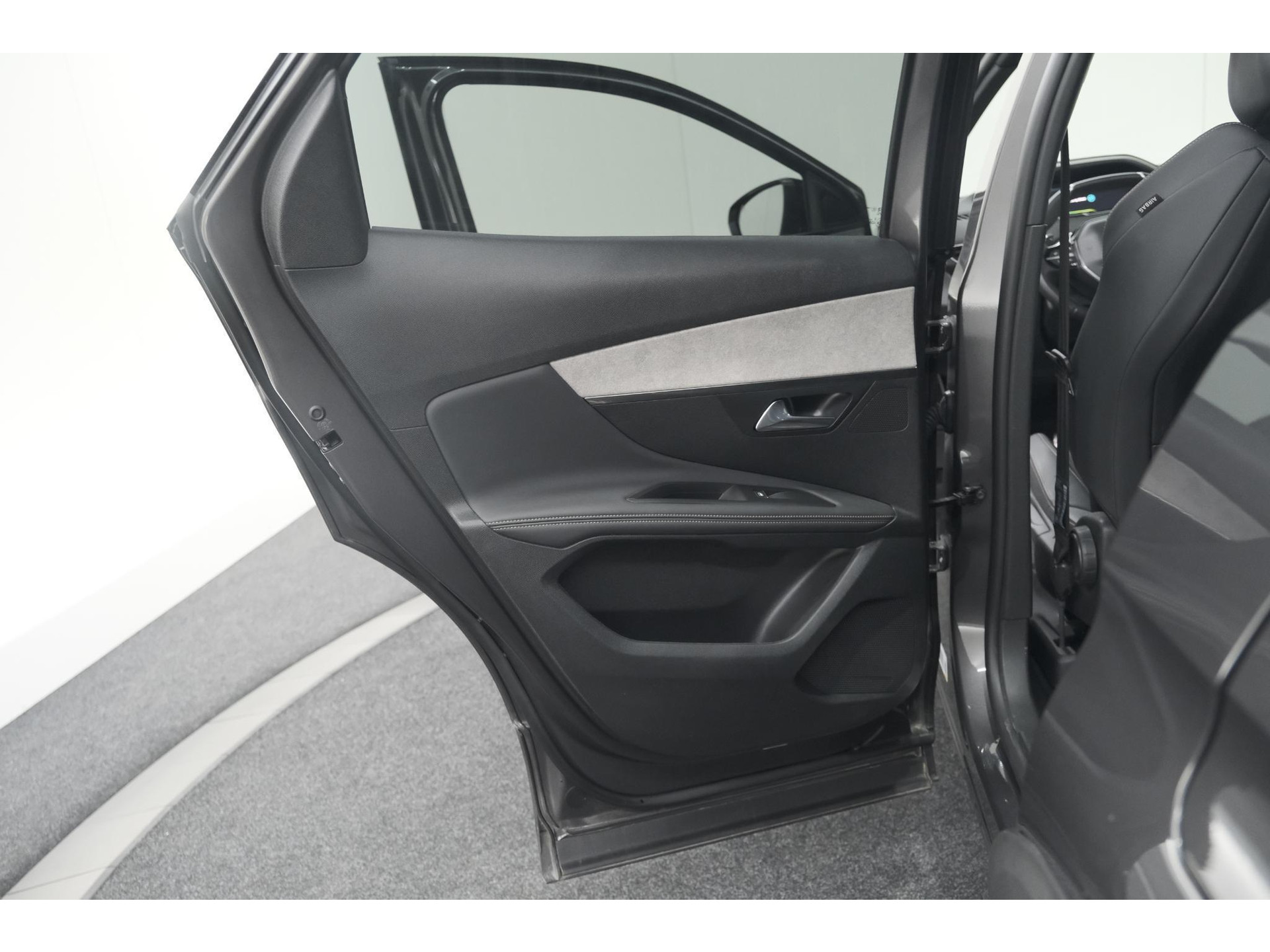 Peugeot 3008 HYbrid4 300 GT | Elektrisch Panoramadak | Dodehoekdetectie | Camera | Navigatie