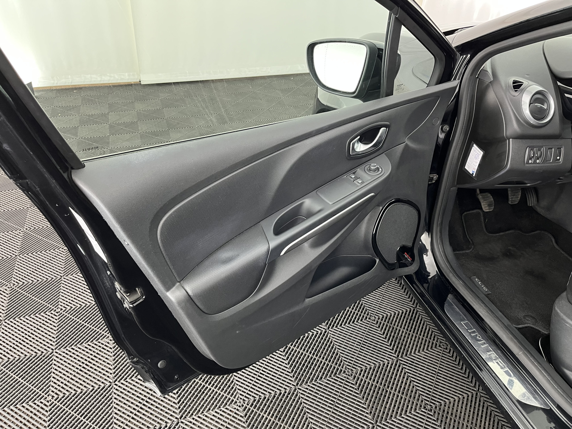 Renault Clio Estate 1.5 dCi ECO Dynamique *NAVI-FULLMAP | AIRCO | CRUISE | KEYLESS | COMFORTSEATS | BASS-REFLEX-AUDIO | PRIVACYGLASS | 16"ALU*