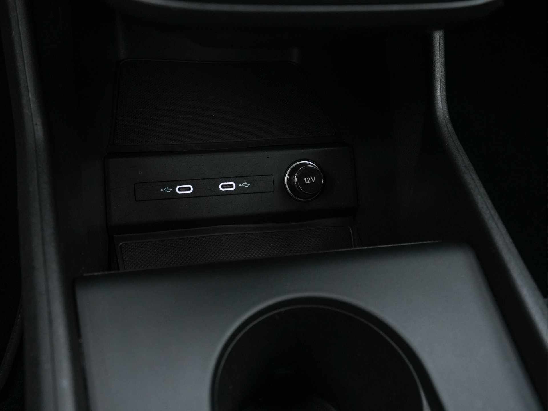 Audi Q4 e-tron 40 S-line Launch edition Competition 77 kWh [ 3-Fase-11kW ] {SOH-93%} (INCL-BTW) *HEATPUMP | LEATHER-FABRIC | SONOS-AUDIO | MATRIX-LED | ADAPTIVE-CRUISE | HEATED-SPORTSEATS | AMBIENTLIGHT | DIGI-COCKPIT | CAMERA | KEYLESS | DAB+ | NAVI-FULL