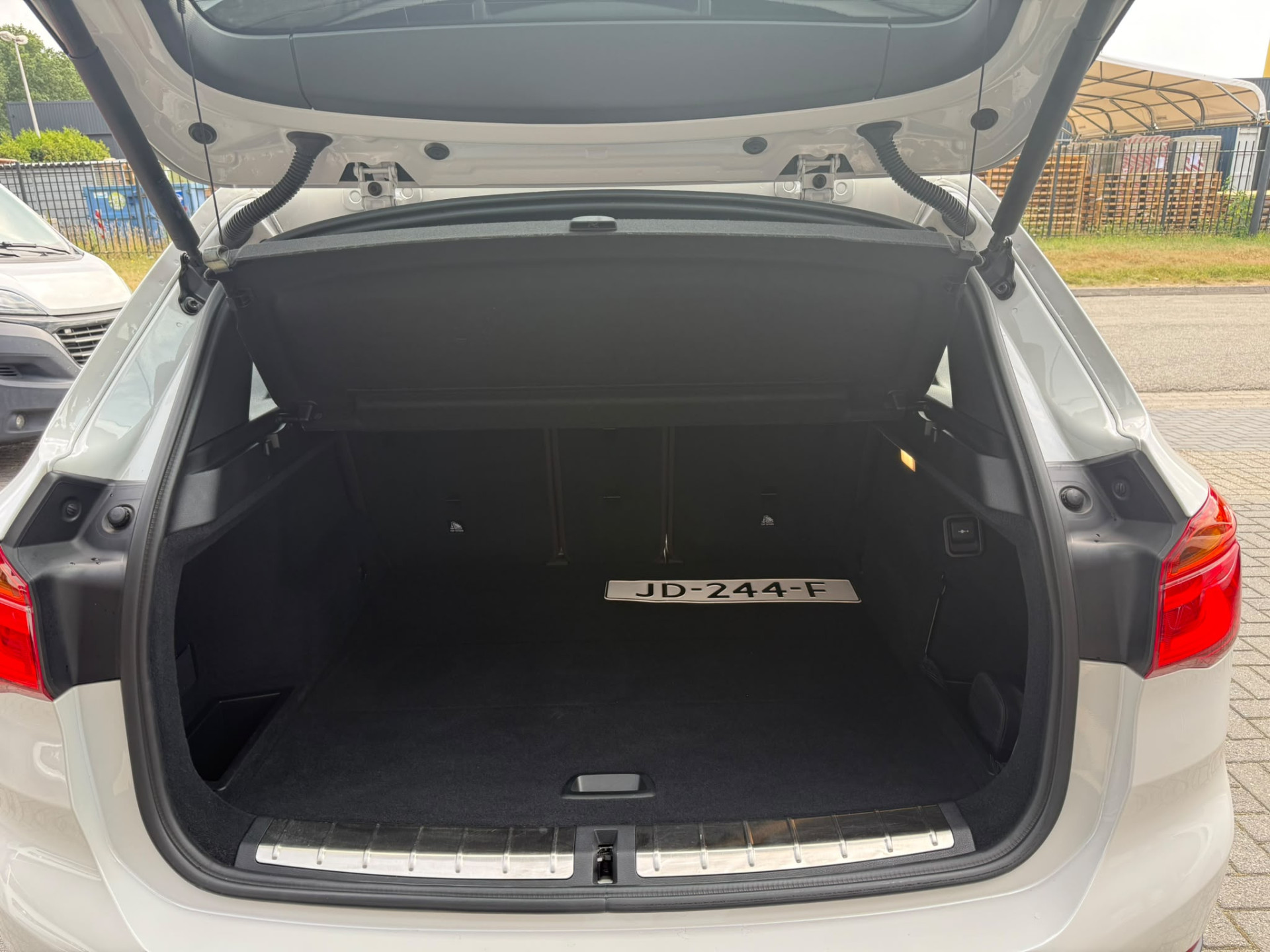 BMW X1 xDrive20i xLine | 3E EIGENAAR | 3/6/12MND GARANTIE| PANO DAK | HEAD UP | LEDER | NAVI |