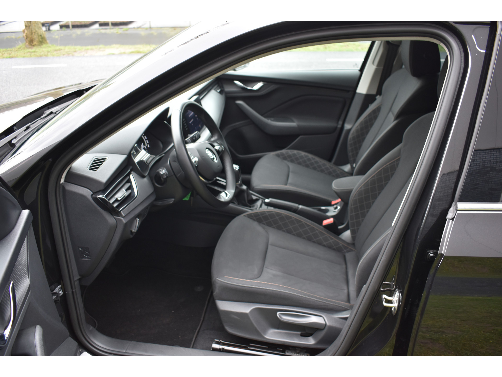 ŠKODA Scala 1.0 TSI Ambition Automaat Carplay Navigatie Front/lane assist Stoelverwarming Parkeer sensoren