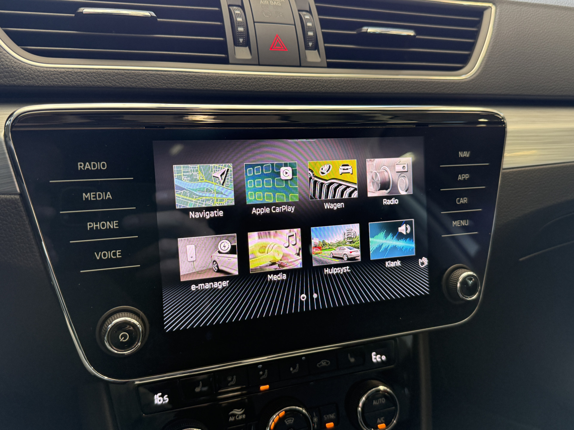 ŠKODA Superb Combi 1.4 TSI iV Business Edition Plus | Panoramadak | Crystal Light | Apple Carplay