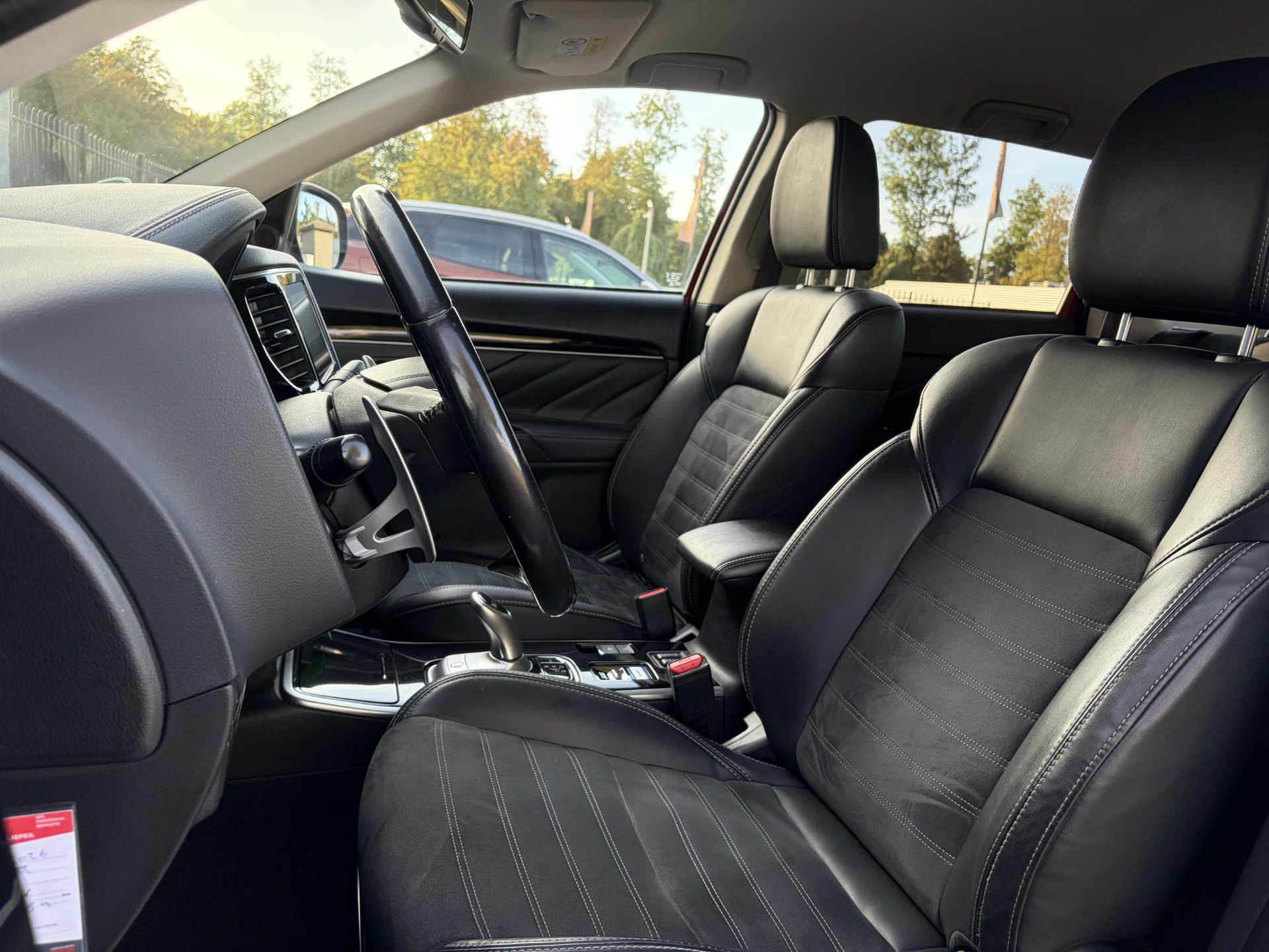 Mitsubishi Outlander 2.4 PHEV Intense ✓1e Eigenaar✓Trakhaak✓SOH 67%✓Carplay✓Camera✓Alcantara-Leder✓Stoelverw-Stoelverkoeling✓Clima✓Cruise✓Pdc V+A✓Keyless✓Net beurt gehad✓18" Lmv✓N.A.P✓Apk tot 10-2027