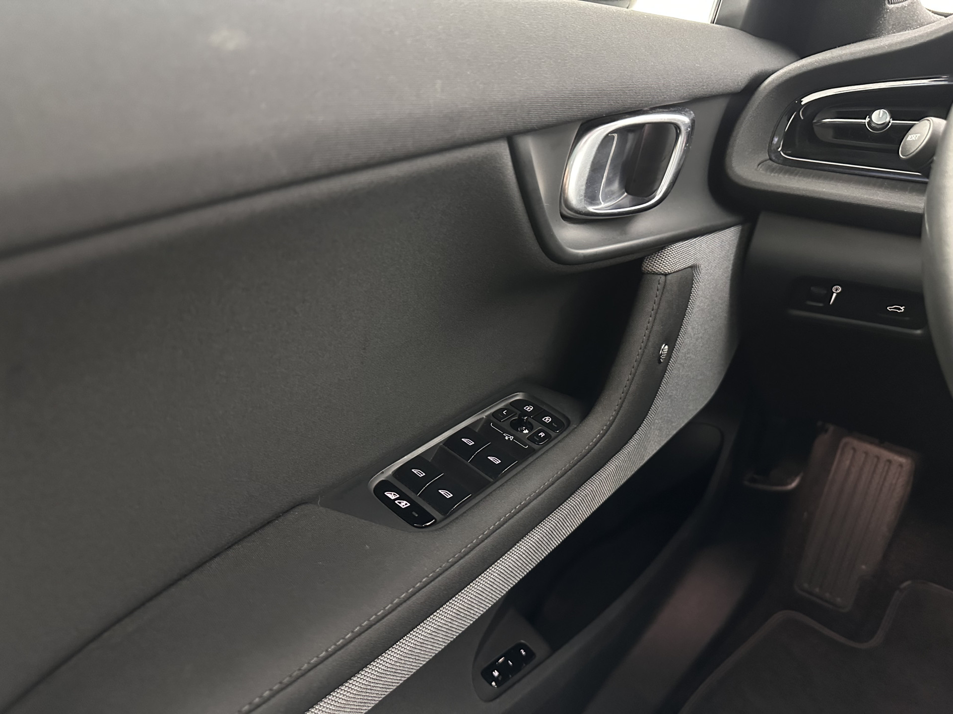 Polestar 2 Long Range Dual Motor Launch Edition 78kWh (3-Fase-11kW) {SOH-88%} Aut.*PANO | NAVI-FULLMAP | FULL-LED | ADAPTIVE-CRUISE | BLINDSPOT | TOPVIEW | KEYLESS | LANE-ASSIST | DIGI-COCKPIT | CARPLAY | DAB+ | HEATED-SPORTSEATS | CAMERA | MEMORY-PACK |