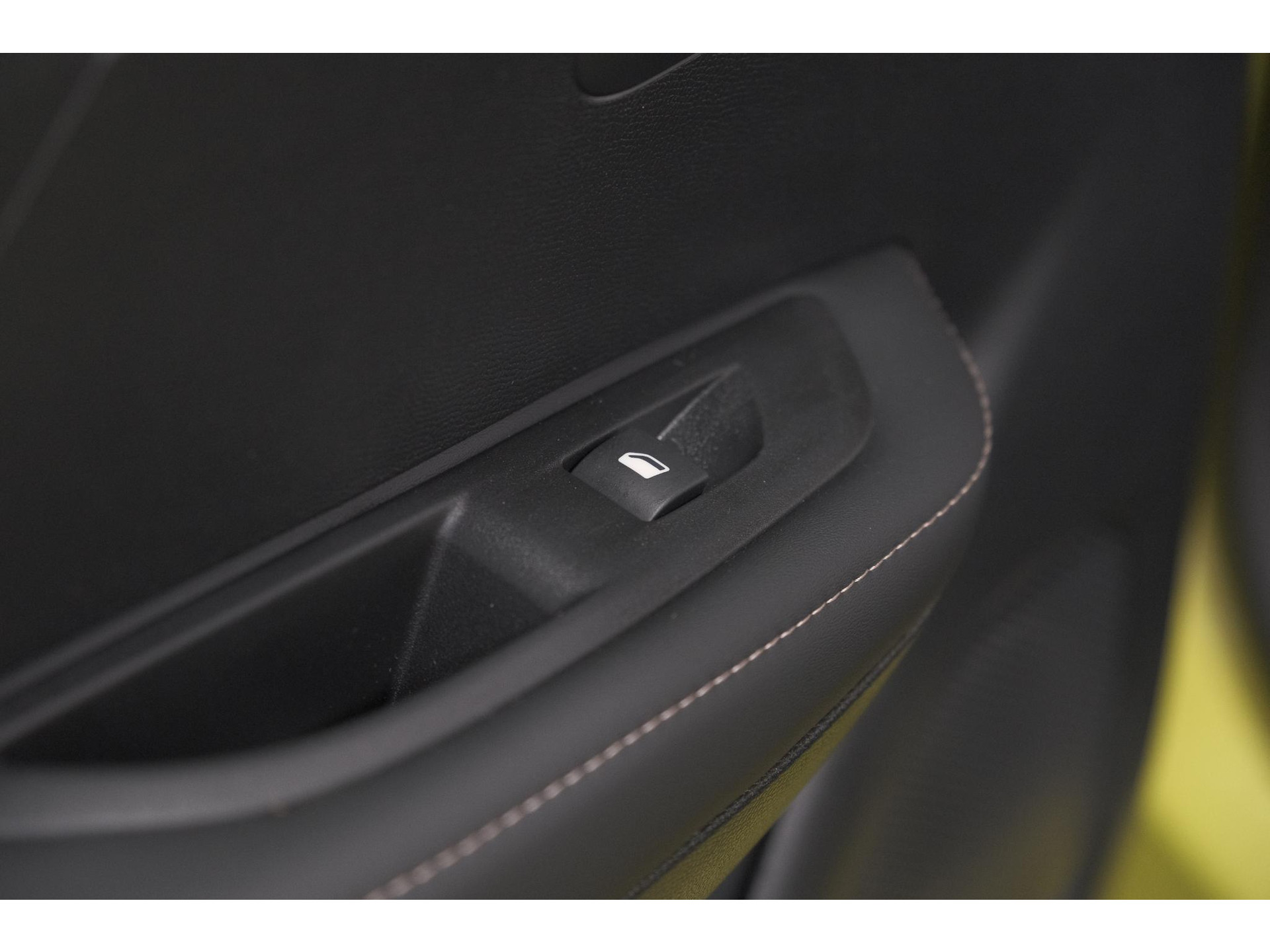 Peugeot 208 PureTech 100 Allure | Apple Carplay | Parkeersensoren | Climate Control