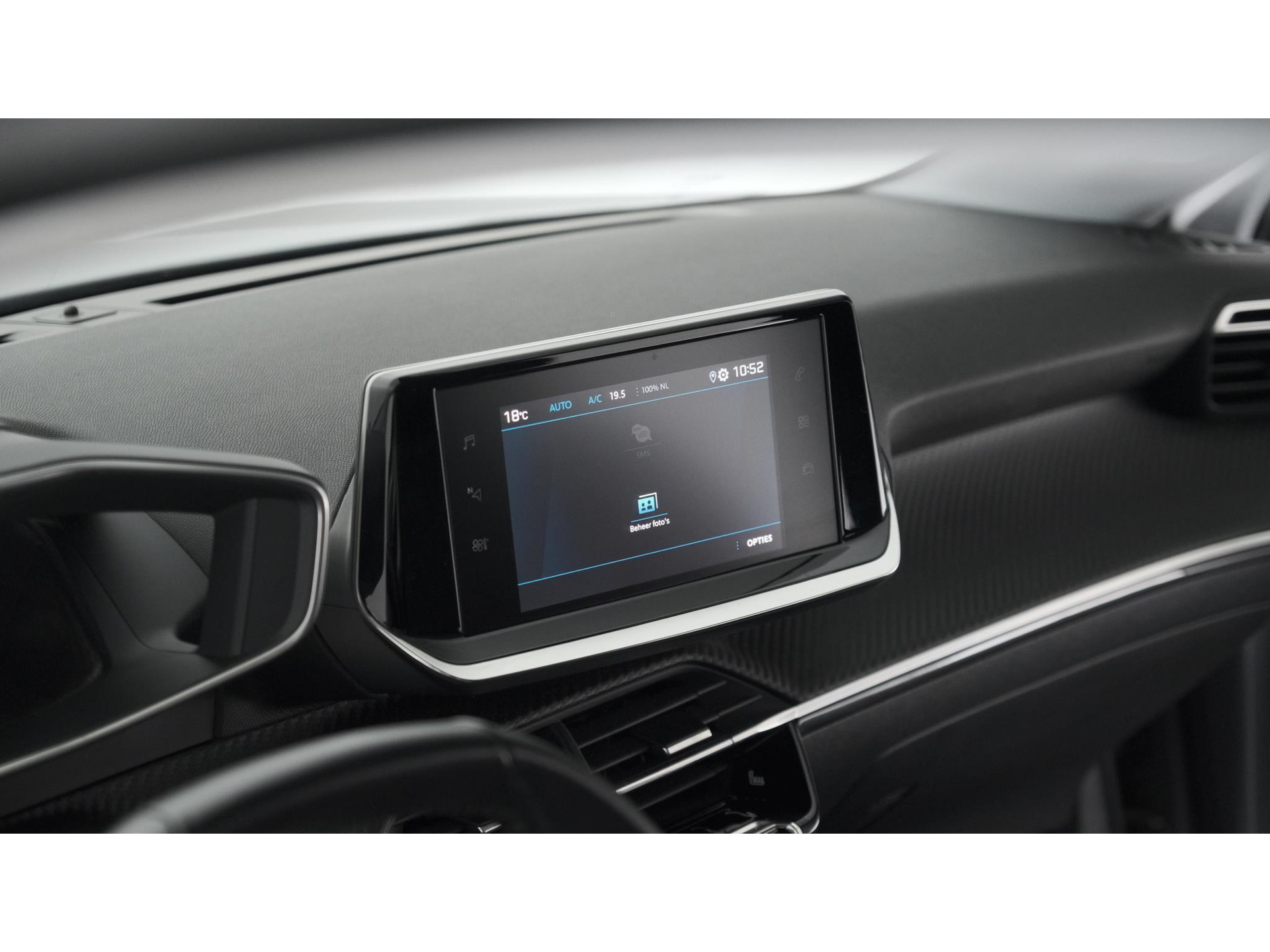 Peugeot 208 PureTech 100 EAT8 Allure | Parkeersensoren | Stoelverwarming | Apple Carplay | Climate Control