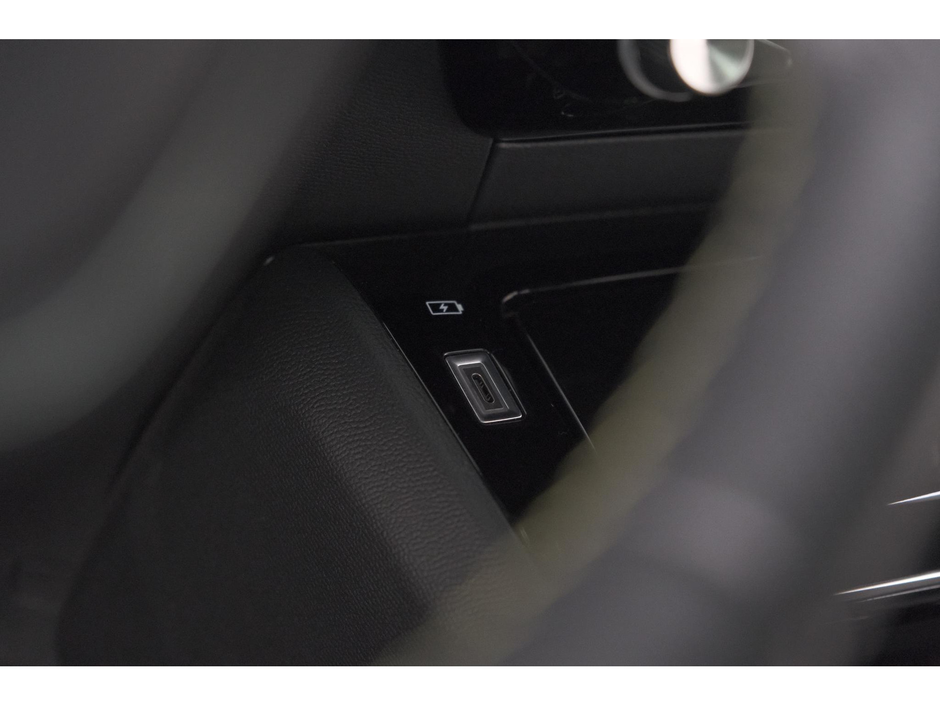 Peugeot e-2008 EV GT Avantage 54 kWh | 96.8% SOH | 11 KW Lader | 360 Camera | Panoramadak | Dodehoekdetectie
