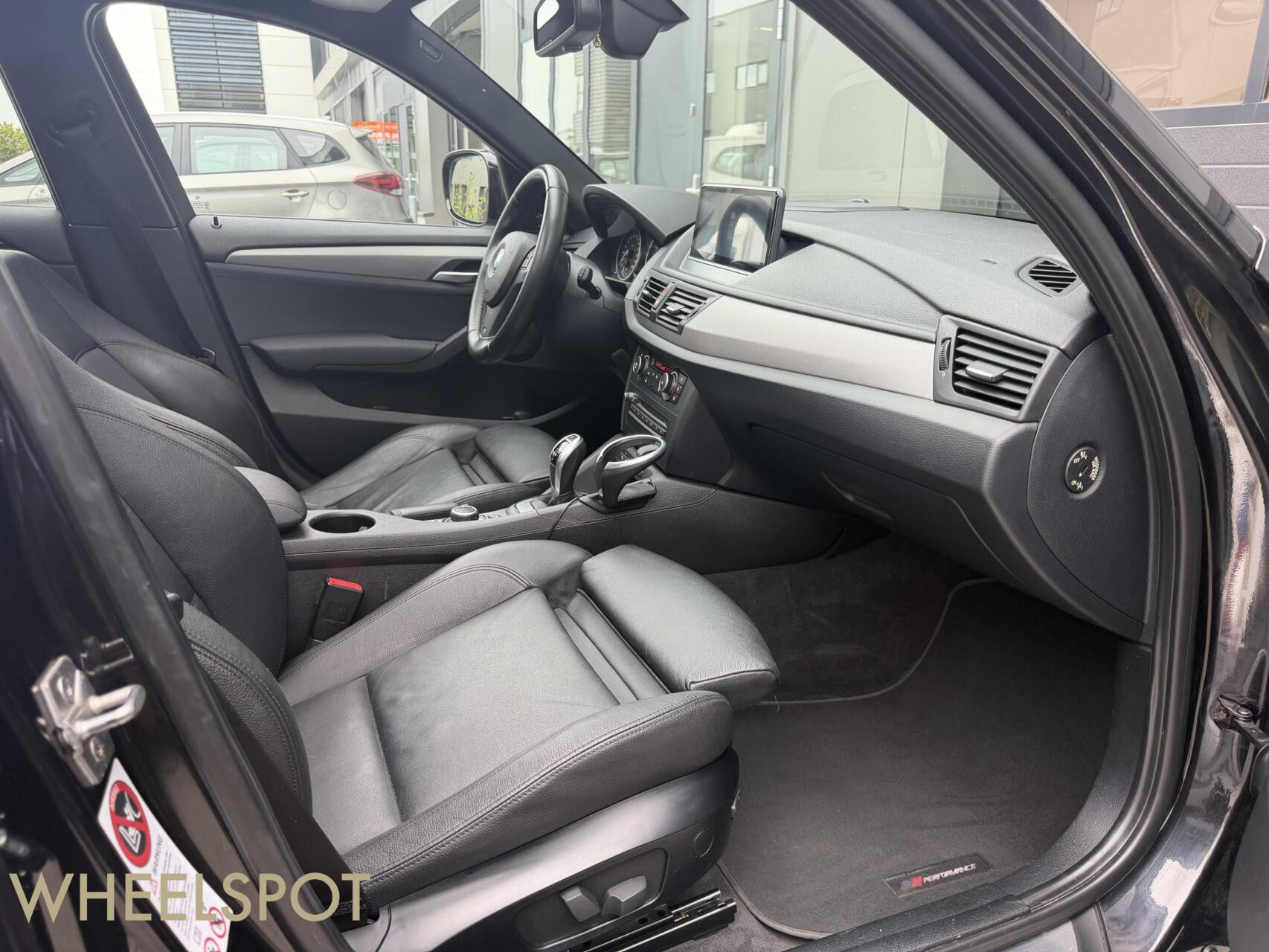 BMW X1 xDrive28i M-Sport|Pano|H&K|Keyless|Memory|Dealer OH