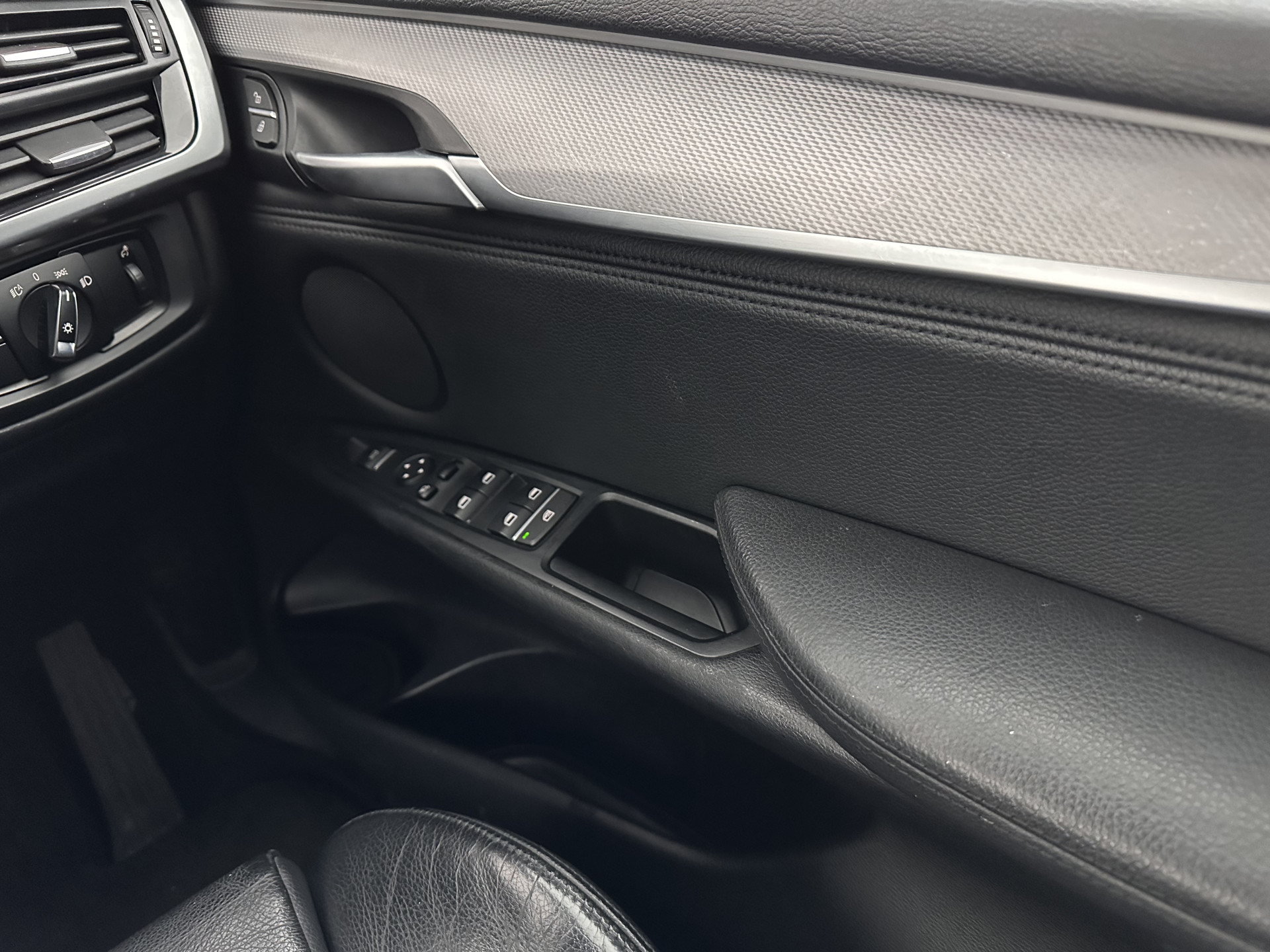 BMW X5 xDrive40d  *Right-Hand-Drive* M-Sportpack High Executive [ 7-Pers. ] Aut. *LEATHER | XENON | MEMORY-PACK | HEATED-SPORTSEATS | NAVI-FULLMAP | SHIFTPADDLES | PRIVACYGLASS | ECC | TOWBAR | PDC | CRUISE | 20''ALU*