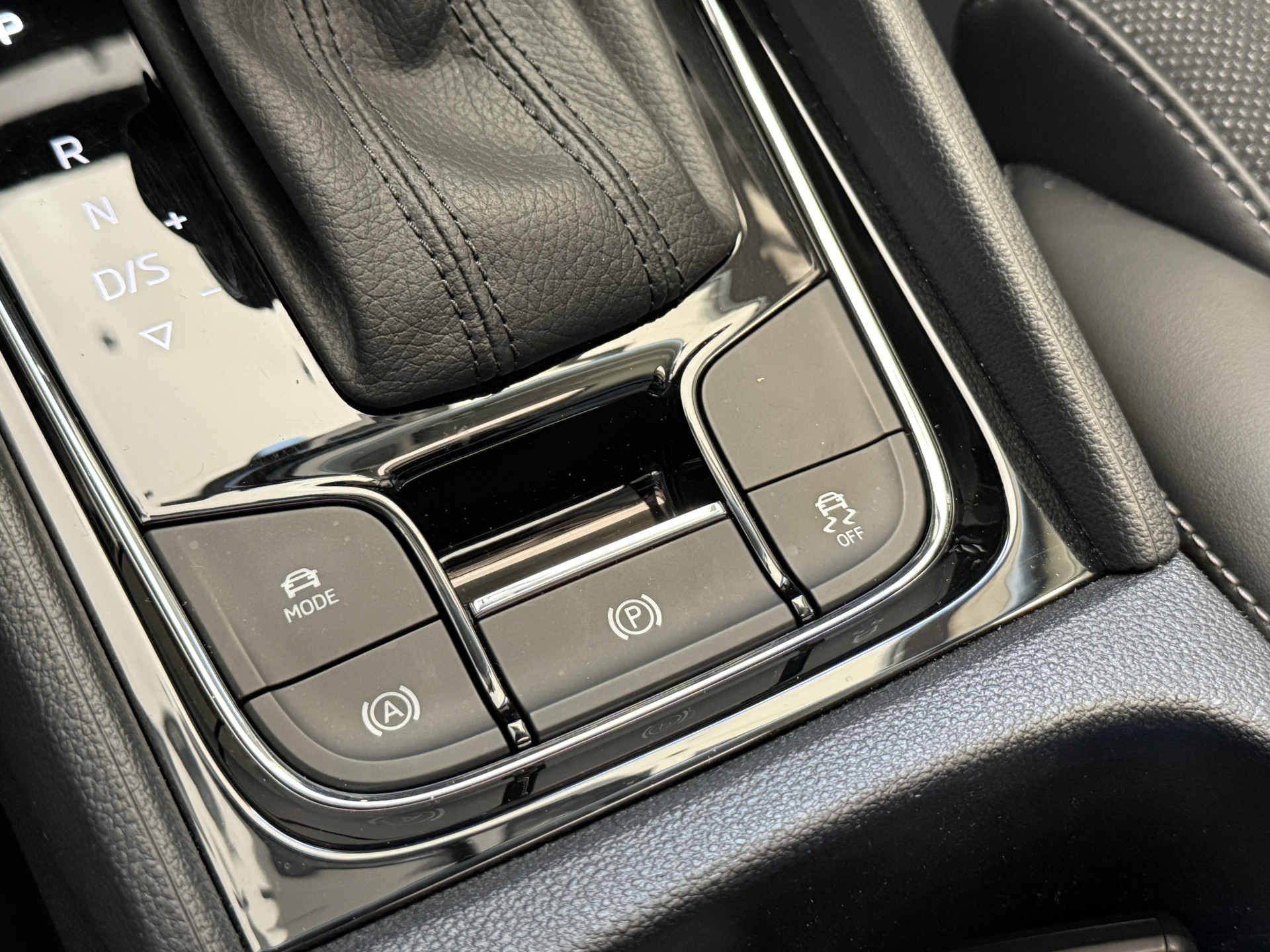ŠKODA Kodiaq 1.5 TSI Business Edition | Panoramadak | Trekhaak | Apple Carplay | Dakdragers