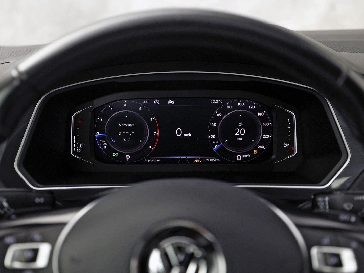 Volkswagen Tiguan 1.5 TSI ACT Highline 150Pk Automaat (VIRTUAL COCKPIT, APPLE CARPLAY, GROOT NAVI, CAMERA, STOELVERWARMING, SPORTSTOELEN, GETINT GLAS, ADAPTIVE CRUISE, NIEUWSTAAT)