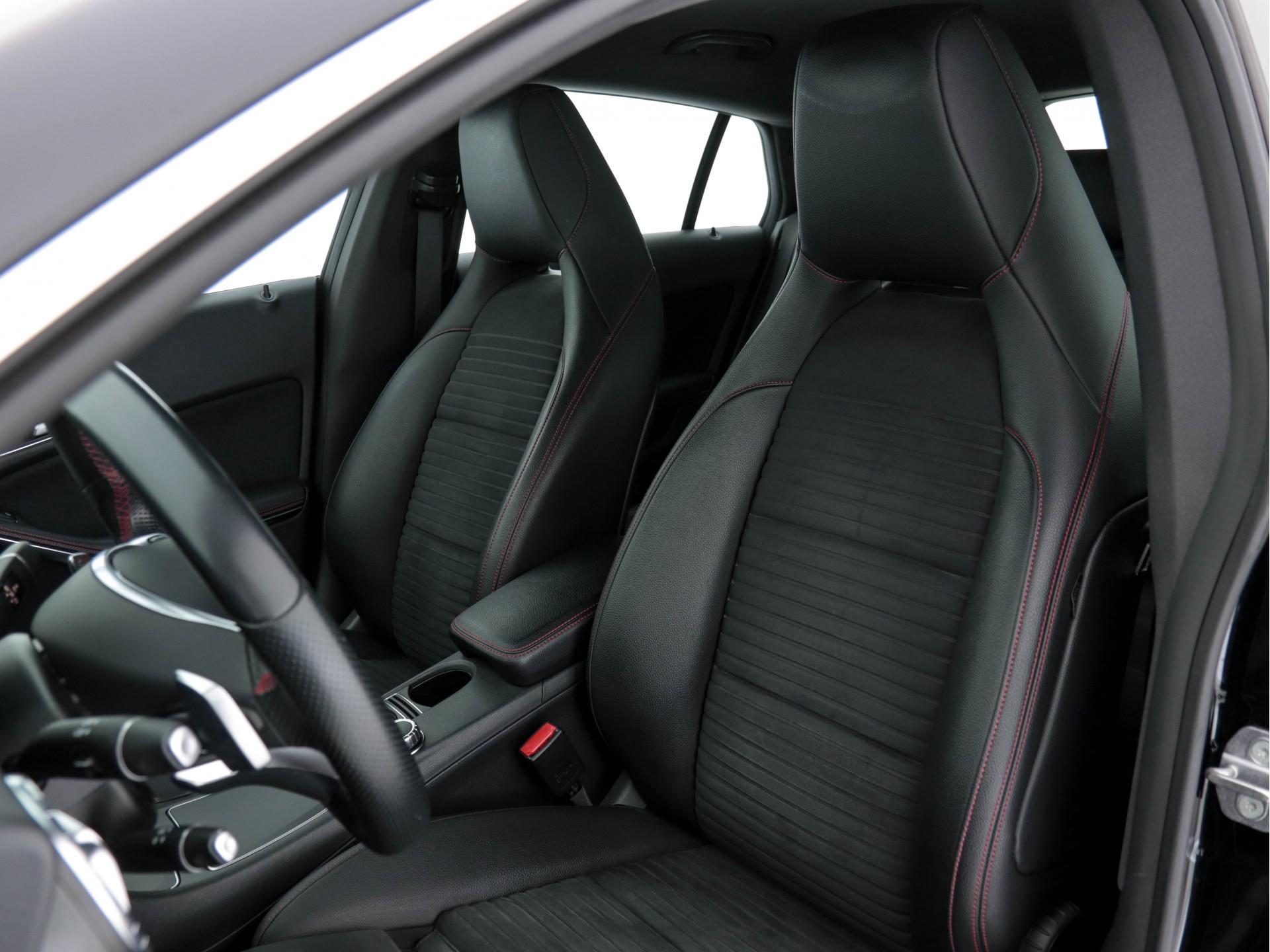 Mercedes-Benz CLA-klasse Shooting Brake 180 AMG-Line Business Solution (INCL-BTW) Aut. *NAVI-FULLMAP | FULL-LED | LEATHER-MICROFIBRE | CAMERA | ECC | PDC | CRUISE | SPORT-SEATS | SHIFT-PADDLES | 18"ALU*