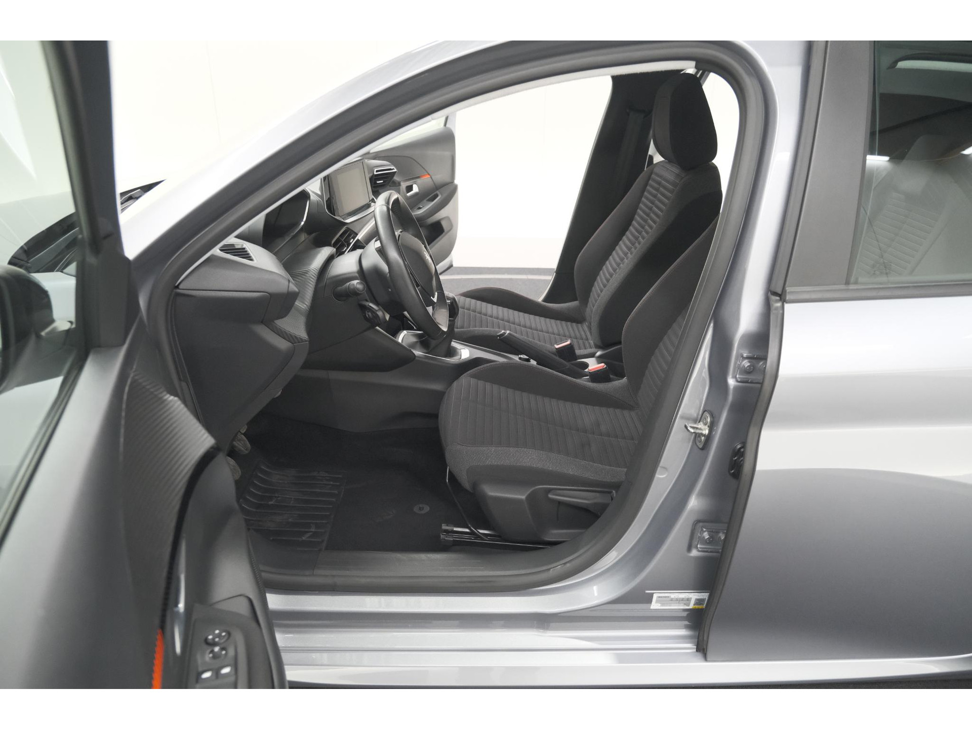Peugeot 208 PureTech 75 Active Pack | Navigatie | Parkeersensoren | Apple Carplay | Allseason Banden