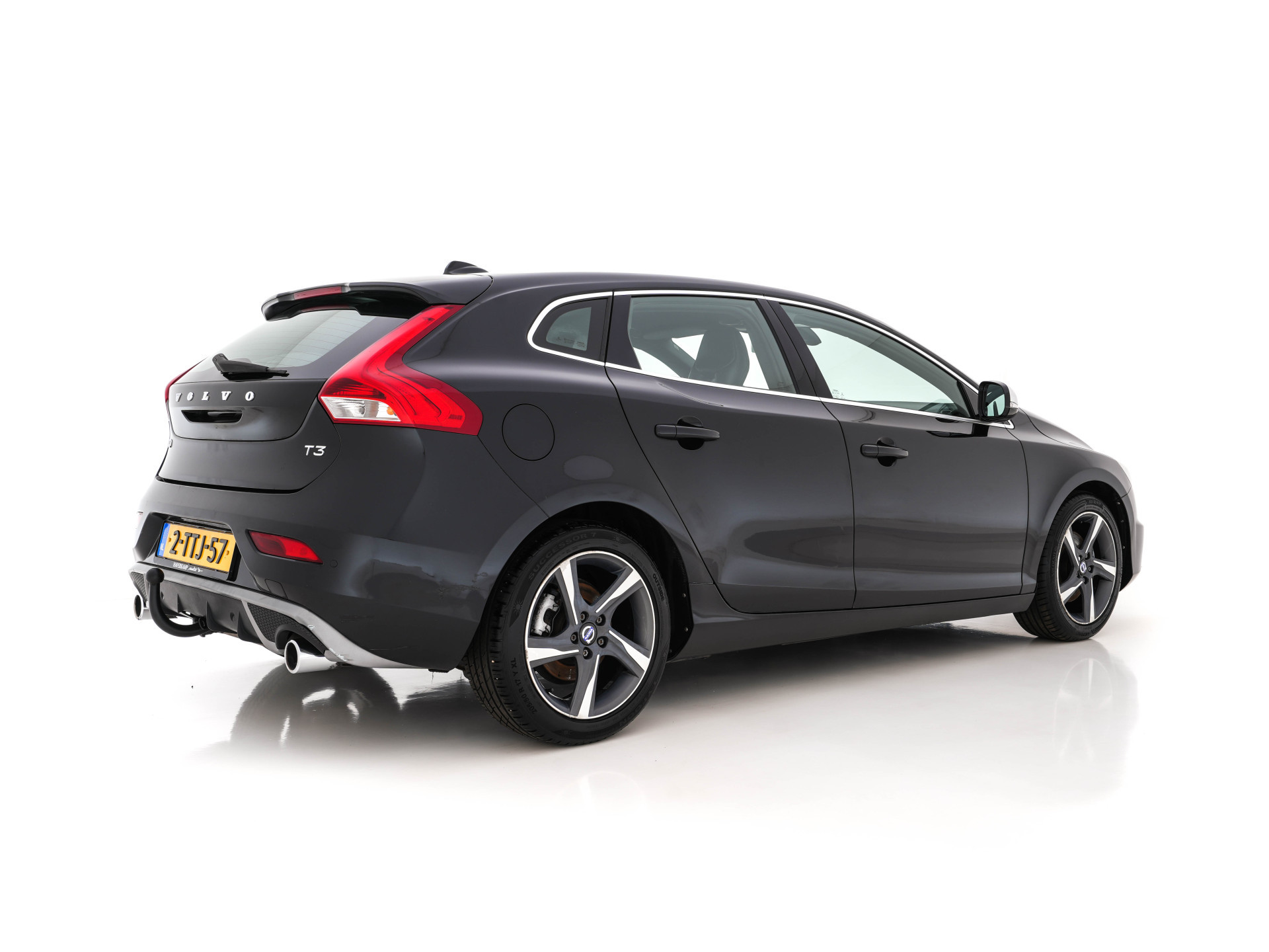 Volvo V40 1.6 T3 R-Design *NAVI-FULLMAP | LEATHER-ALCANTARA | ECC | PDC | CRUISE | SPORT-SEATS | TOWBAR | 17''ALU*