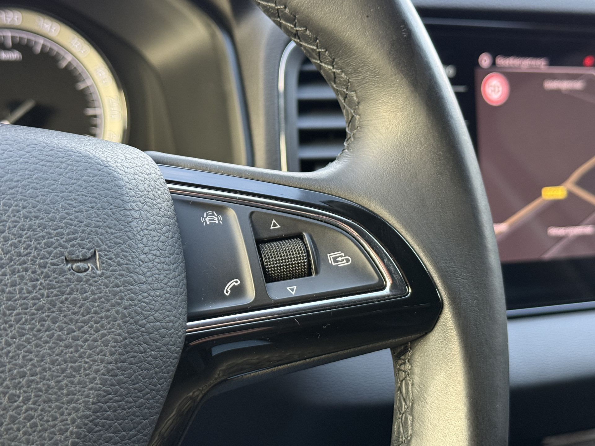 ŠKODA Karoq 1.0 TSI Style | Keyless | Apple carplay | Stoelverwarming