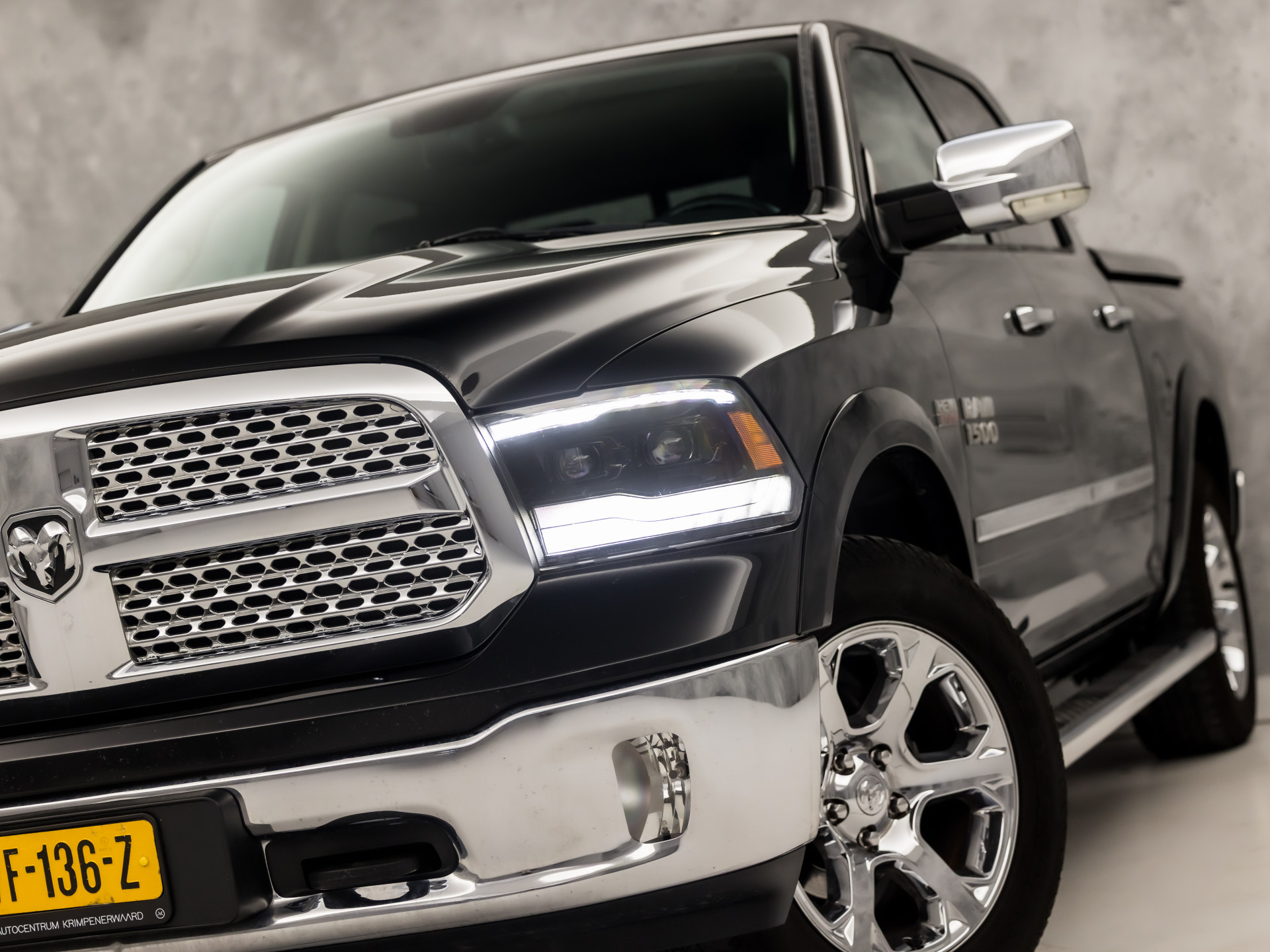 Dodge Ram 5.7 V8 4x4 Quad Cab 6'4 402Pk Automaat (MARGE, SCHUIFDAK, LUCHTVERING, STOELKOELING/VERWARMING, NAVIGATIE, CAMERA, LEDER, MEMORY SEATS, TREEPLANKEN, TREKHAAK, KEYLESS, GETINT GLAS, NIEUWE APK, NIEUWSTAAT)
