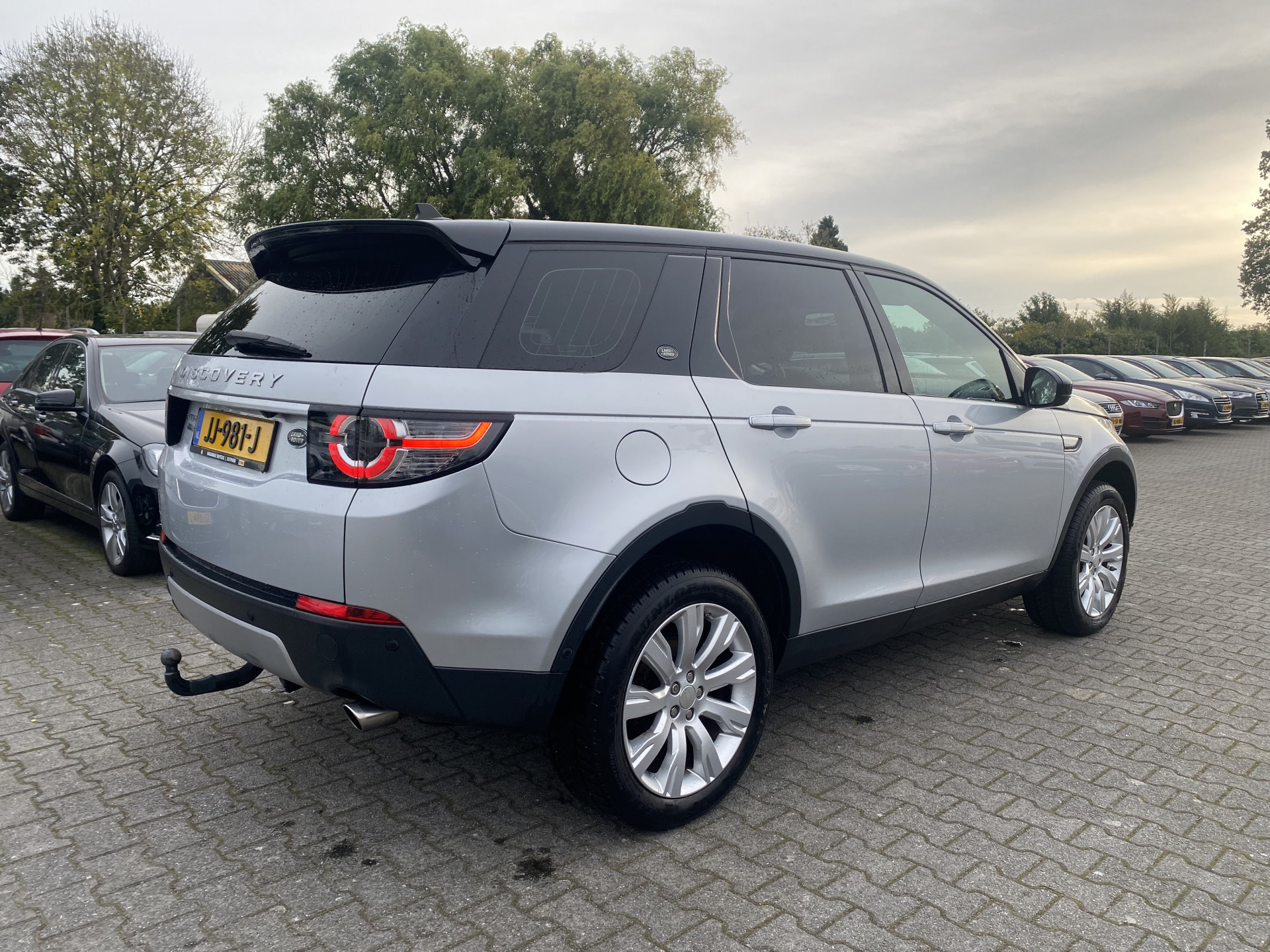 Land Rover Discovery Sport 2.0 TD4 HSE Luxury AWD [⚠️] *NAVI-FULLMAP | BI-XENON | LEATHER | MERIDIAN-SURROUND | CAMERA | ECC | PDC | CRUISE | LANE-ASSIST | MEMORY-PACK | PRIVACY-GLASS | TOWBAR | HEATED-COMFORTSEATS | LANE-ASSIST | 19"ALU*
