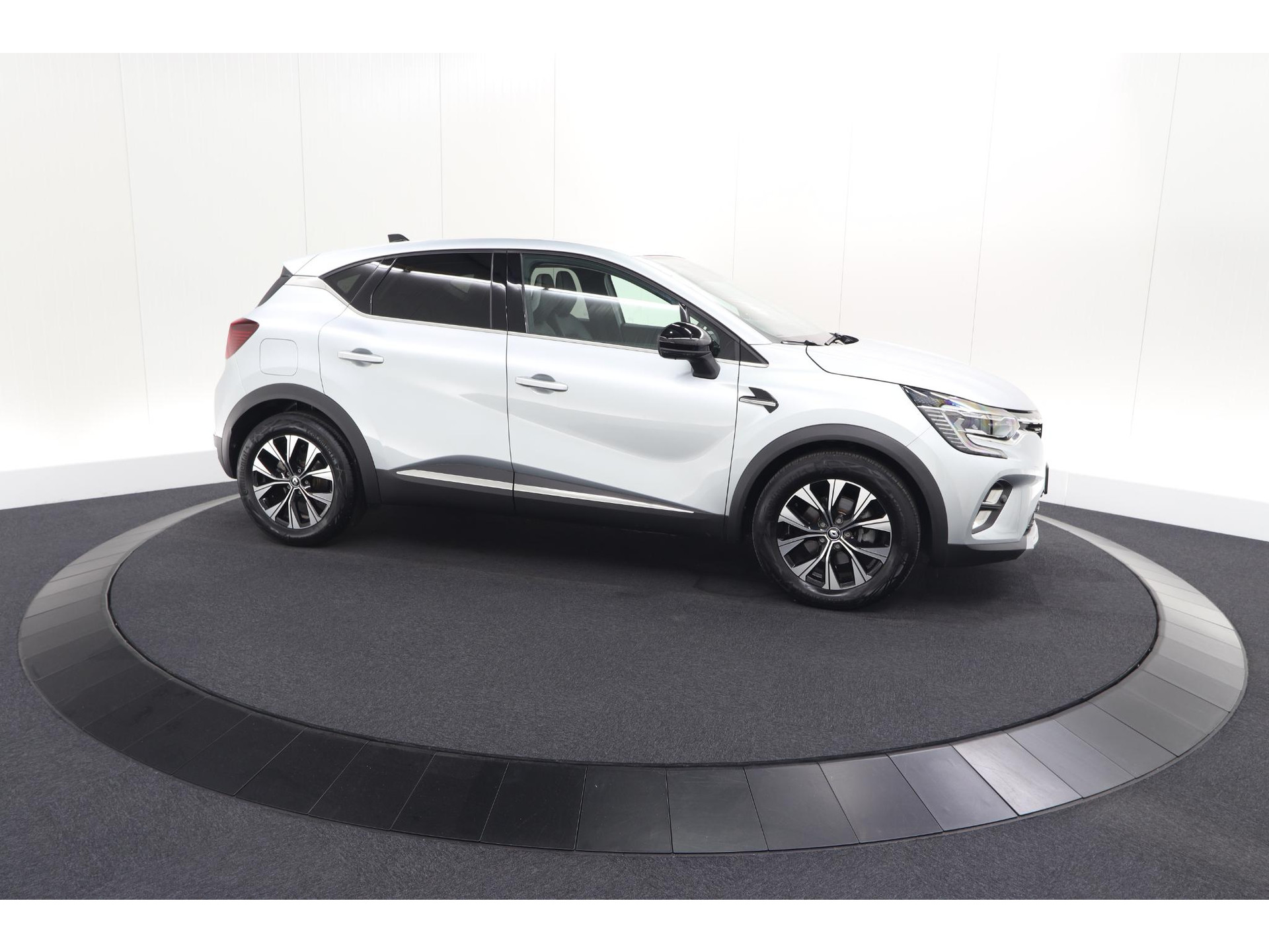 Renault Captur 1.6 E-Tech full hybrid 145 techno | Camera | Parkeersensoren | Climate control | Keyless