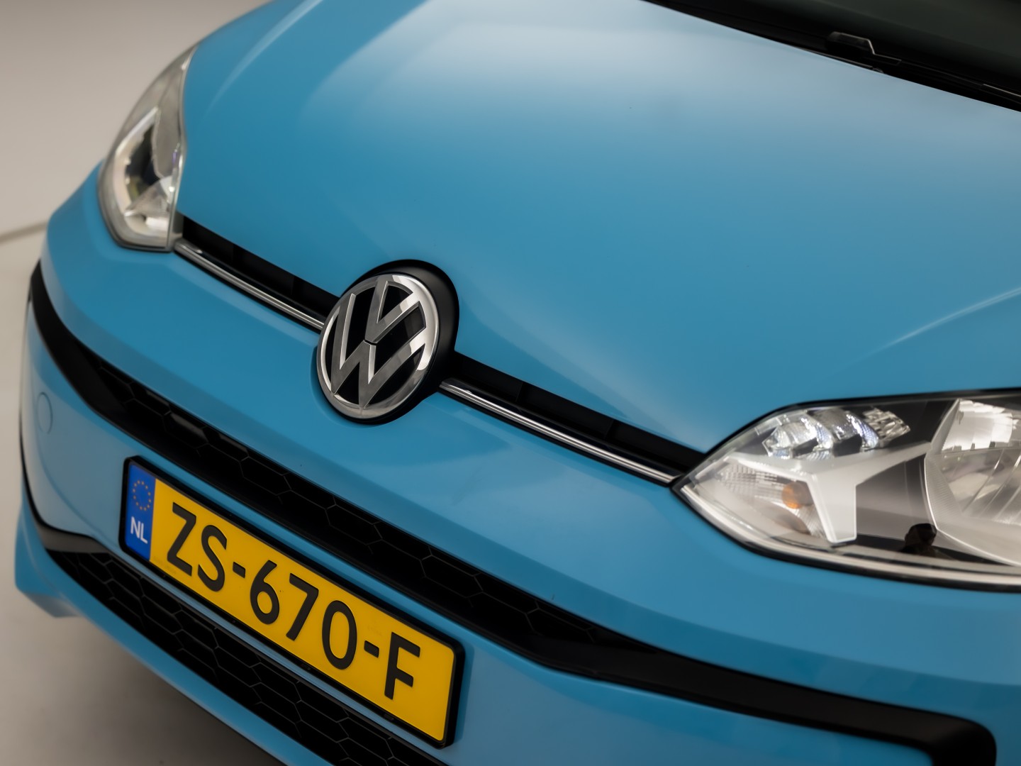 Volkswagen up! 1.0 Sport up! (AIRCO, 5 DEURS, CRUISE, PARKEERSENSOREN, GETINT GLAS, SPORTSTOELEN, LM VELGEN, NIEUWSTAAT)