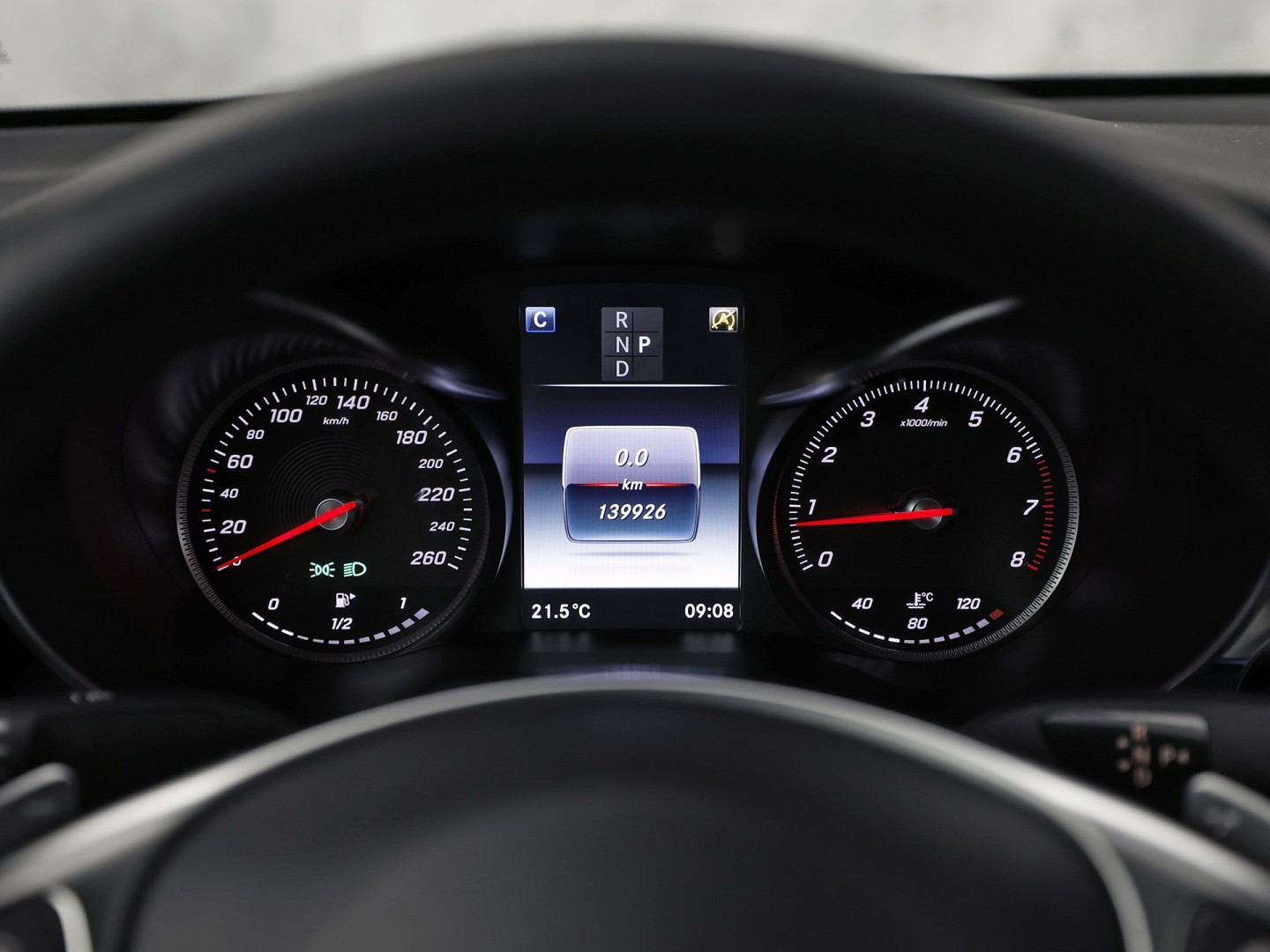 Mercedes-Benz GLC 250 4MATIC Edition 1 AMG Sport 211Pk Automaat (SCHUIFDAK, LUCHTVERING, GROOT NAVI, HEAD-UP DISPLAY, MEMORY SEATS, 360 CAMERA, BURMESTER, STOELVERWARMING ACHTER, TREKHAAK WEGKLAPBAAR, NIEUWSTAAT)