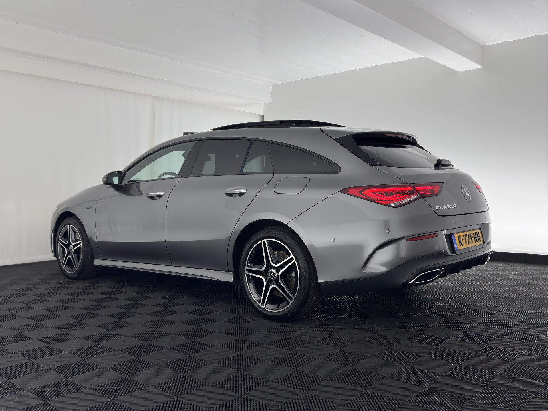 Mercedes-Benz CLA-klasse Shooting Brake 250 e Business Solution AMG Limited (INCL.BTW) *PANO | LEATHER-MICROFIBRE | MULTIBEAM-LED | AMBIENT-LIGT | BLIND-SPOT | HEATED-SPORTSEATS | WIDE-SCREEN-DIGICOCKPIT | DAB+ | NAVI-FULLMAP | CAMERA | PRIVACY-GLASS |  1