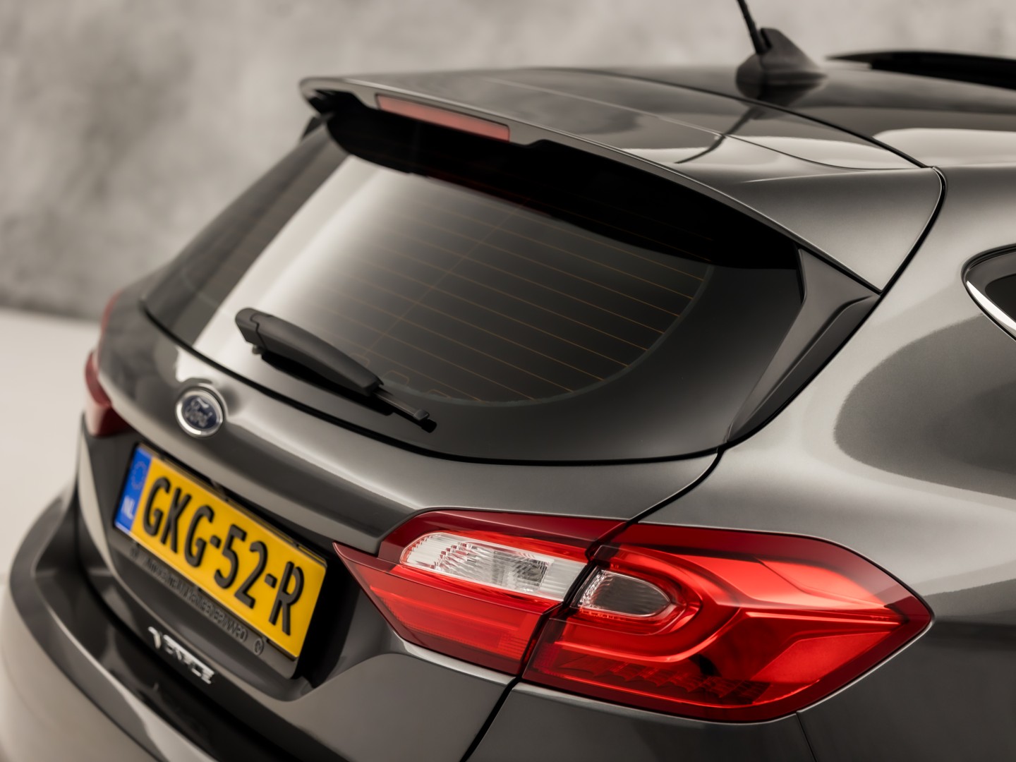 Ford Fiesta 1.0 EcoBoost Vignale (PANORAMADAK, APPLE CARPLAY, CAMERA, LEDER, STOELVERWARMING, SPORTSTOELEN, GETINT GLAS, KEYLESS, NIEUWSTAAT)