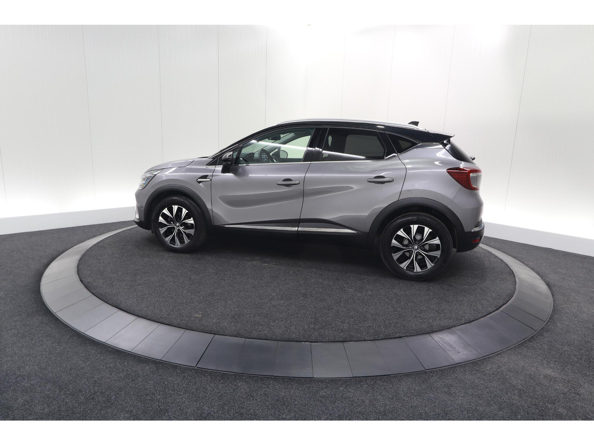 Renault Captur Mild Hybrid 140 EDC Techno | 360 Camera | 9.3 Inch Navigatie | Apple Carplay | 18 Inch Lichtmetalen Velgen