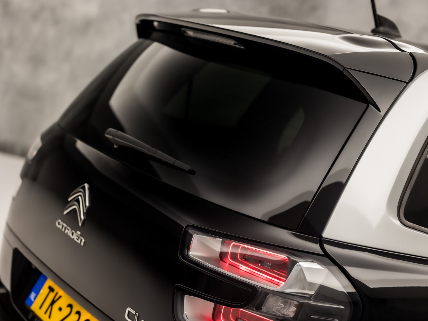 Citroën Grand C4 Spacetourer 1.2 PureTech Sport 7 Persoons Automaat 131Pk (APPLE CARPLAY, DB-RIEM VERVANGEN, GROOT NAVI, CAMERA, GETINT GLAS, TREKHAAK, NIEUWE APK, NIEUWSTAAT)