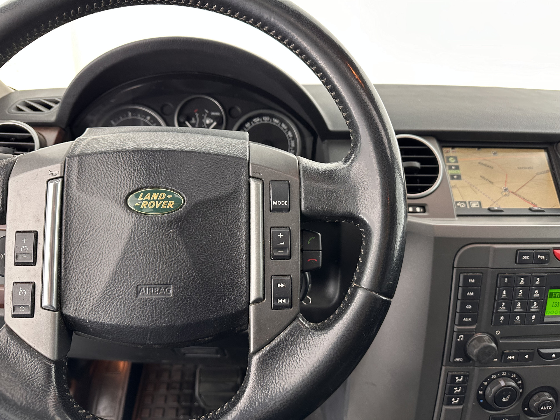 Land Rover DISCOVERY 3 *MOTOR-DEFECT* Aut. *PANO | FULL-LEATHER | XENON | HARMAN/KARDON | MEMORY-PACK | AIR-SUPENSION | NAVI-FULLMAP | 19''ALU | ECC | PDC | CRUISE | TOWBAR*