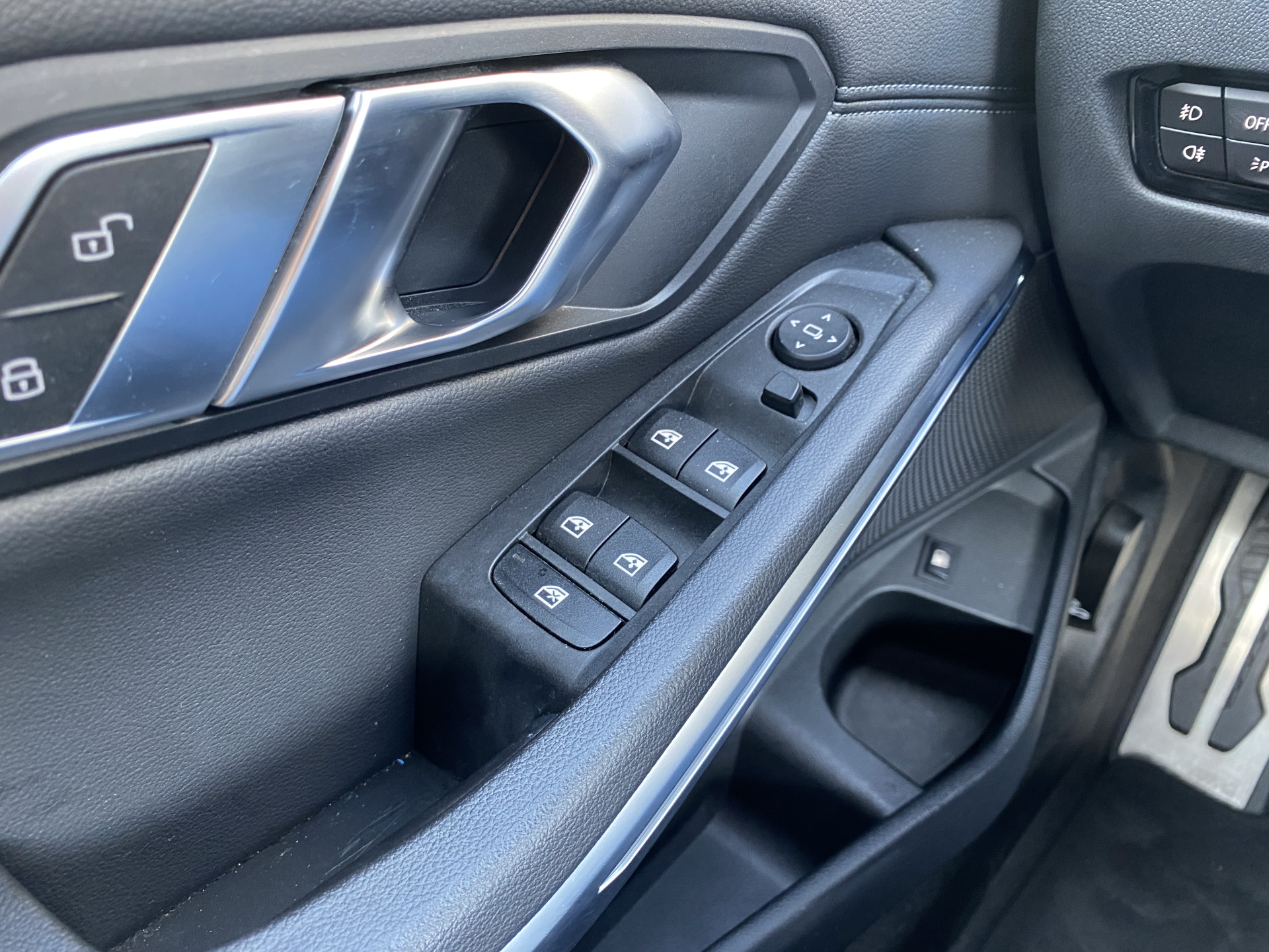 BMW 3-serie 330e High Executive M-Sport | 1e eigenaar | dealer onderh. | schuifdak | leder sportstoelen | camera | BTW auto