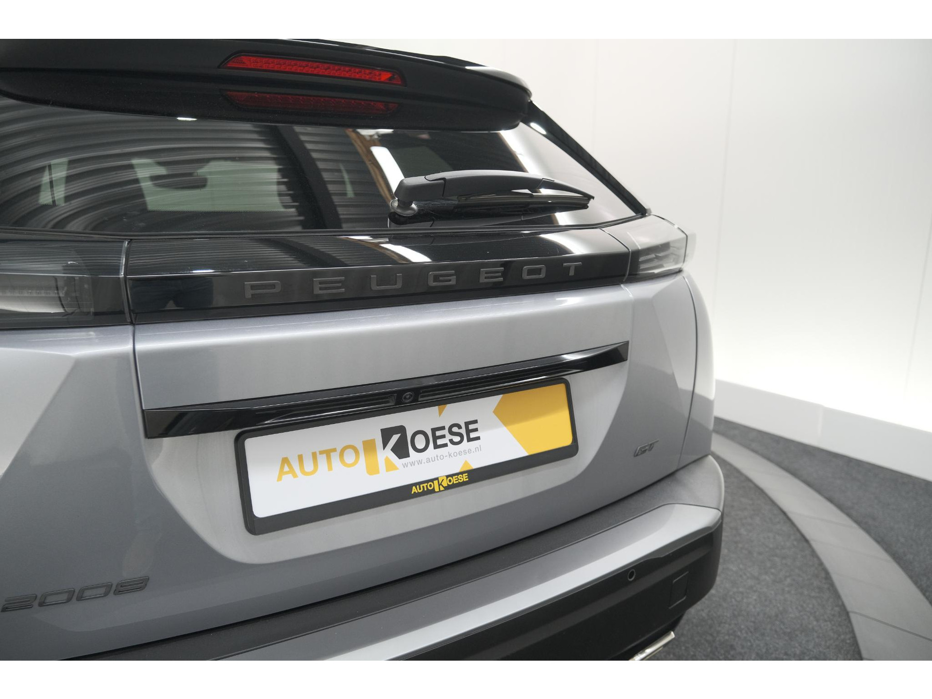 Peugeot 2008 PureTech 130 EAT8 GT | 360 Camera | Adaptieve Cruise Control | Dodehoekdetectie | Navigatie