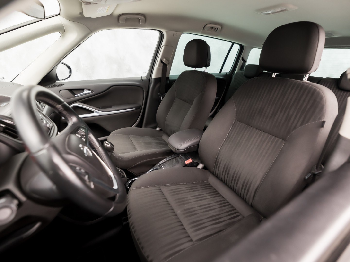Opel Zafira Tourer 1.4 Sport 7 Persoons (AIRCO, GETINT GLAS, TREKHAAK, SPORTSTOELEN, LM VELGEN, PARKEERSENSOREN, CRUISE, NIEUWE APK, NIEUWSTAAT)