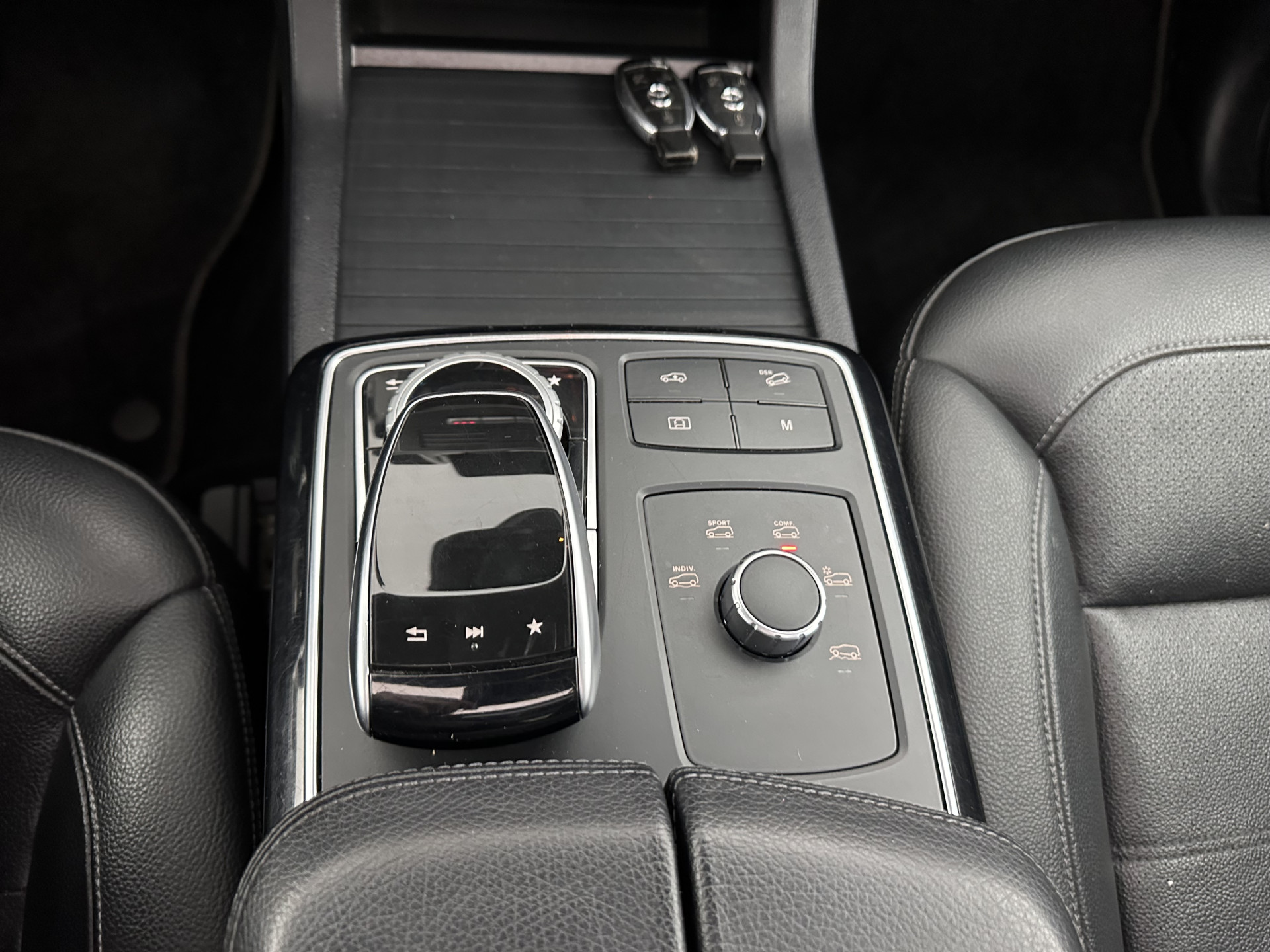 Mercedes-Benz GLE-klasse 350 d 4MATIC AMG Sport Edition (INCL-BTW) *PANO | DISTRONIC-PLUS | LEATHER | FULL-LED | BLINDSPOT | HARMAN/KARDON | TOPVIEW | MEMORY-PACK | AIRSUSPENSION | HEATED-COMFORTSEATS | NAVI-FULLMAP | PRIVACYGLASS | 21"ALU*