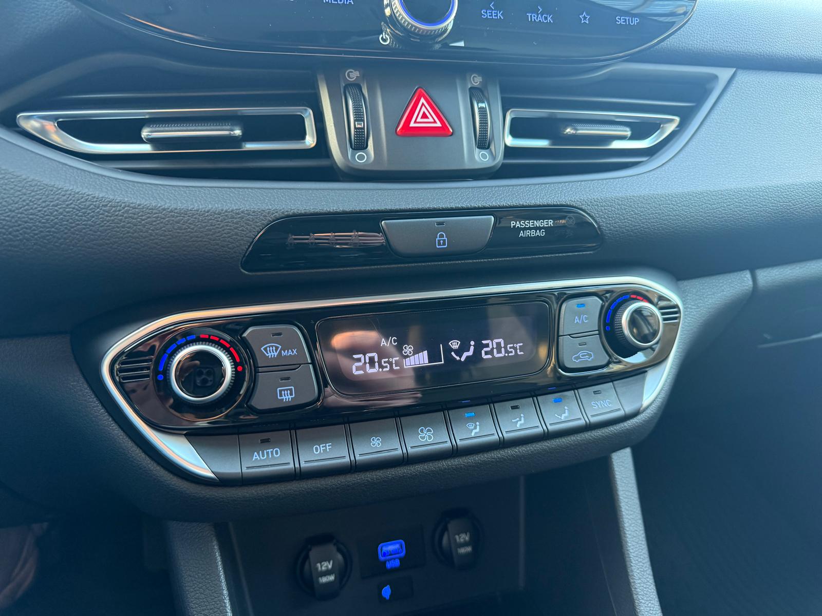Hyundai i30 Wagon 1.5 T-GDi MHEV Premium | 1E EIGENAAR | 3/6/12MND GARANTIE| LED | CARPLAY | SCHUIFDAK | DAB | NAVI | CRUISE | 160PK |