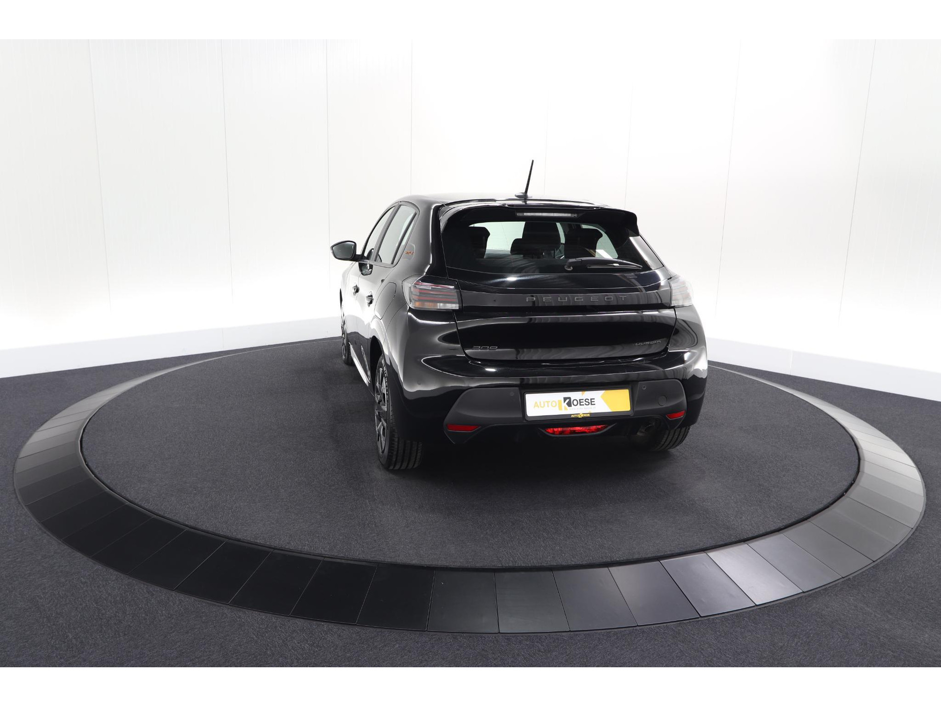 Peugeot 208 1.2 Hybrid 110 e-DCS6 Style | Parkeersensoren | Apple Carplay | Cruise Control | Airco