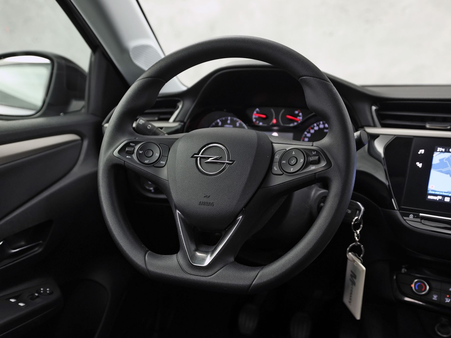 Opel Corsa 1.2 Sport (APPLE CARPLAY, GROOT NAVI, 360 CAMERA, SPORTSTOELEN, LM VELGEN, CRUISE, NIEUWSTAAT)