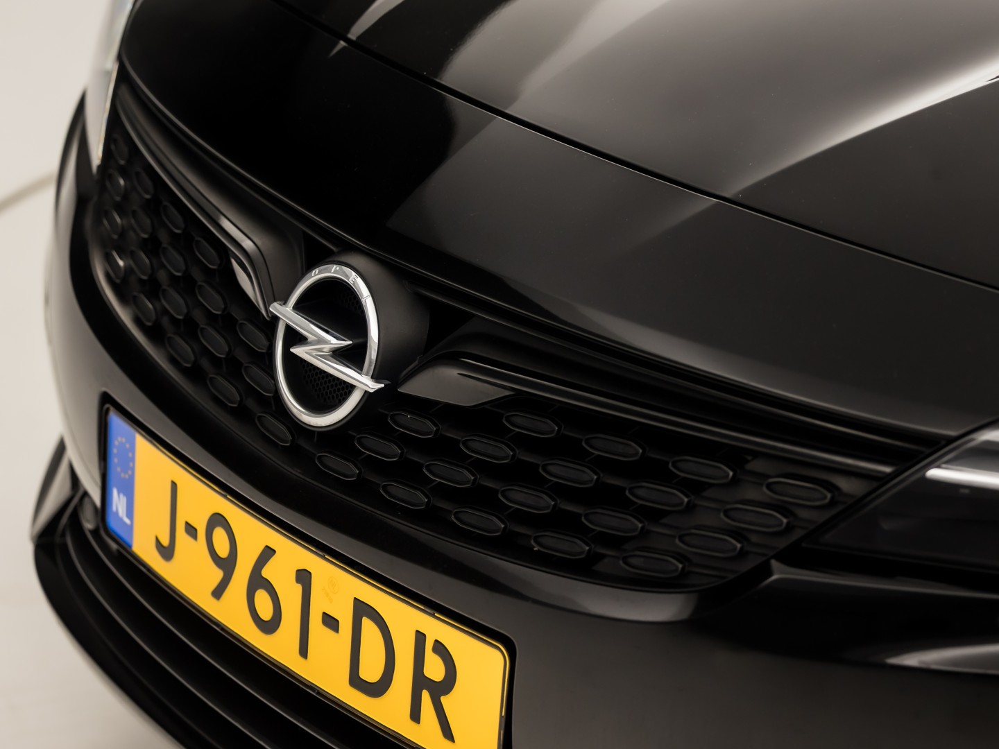 Opel Astra Sports Tourer 1.2 Innovation Sport (APPLE CARPLAY, DIGITALE COCKPIT, GROOT NAVI, CLIMATE, CAMERA, TREKHAAK, SPORTSTOELEN, GETINT GLAS, KEYLESS, ADAPTIVE CRUISE, NIEUWSTAAT)