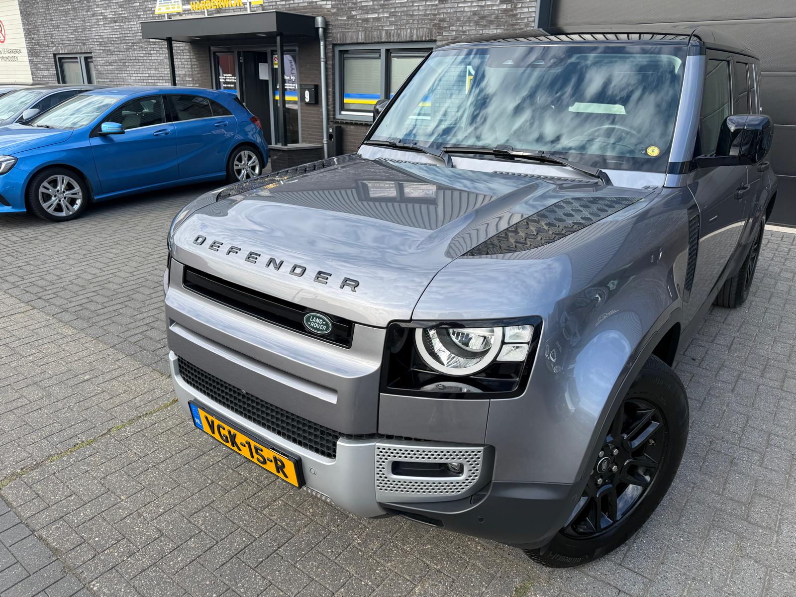 Land Rover Defender 2.0 D240 110 S | 3/6/12MND GARANTIE | GRIJSKENTEKEN| PANO | CRUISE | LED | CARPLAY | DAB | NAVI | LMV |