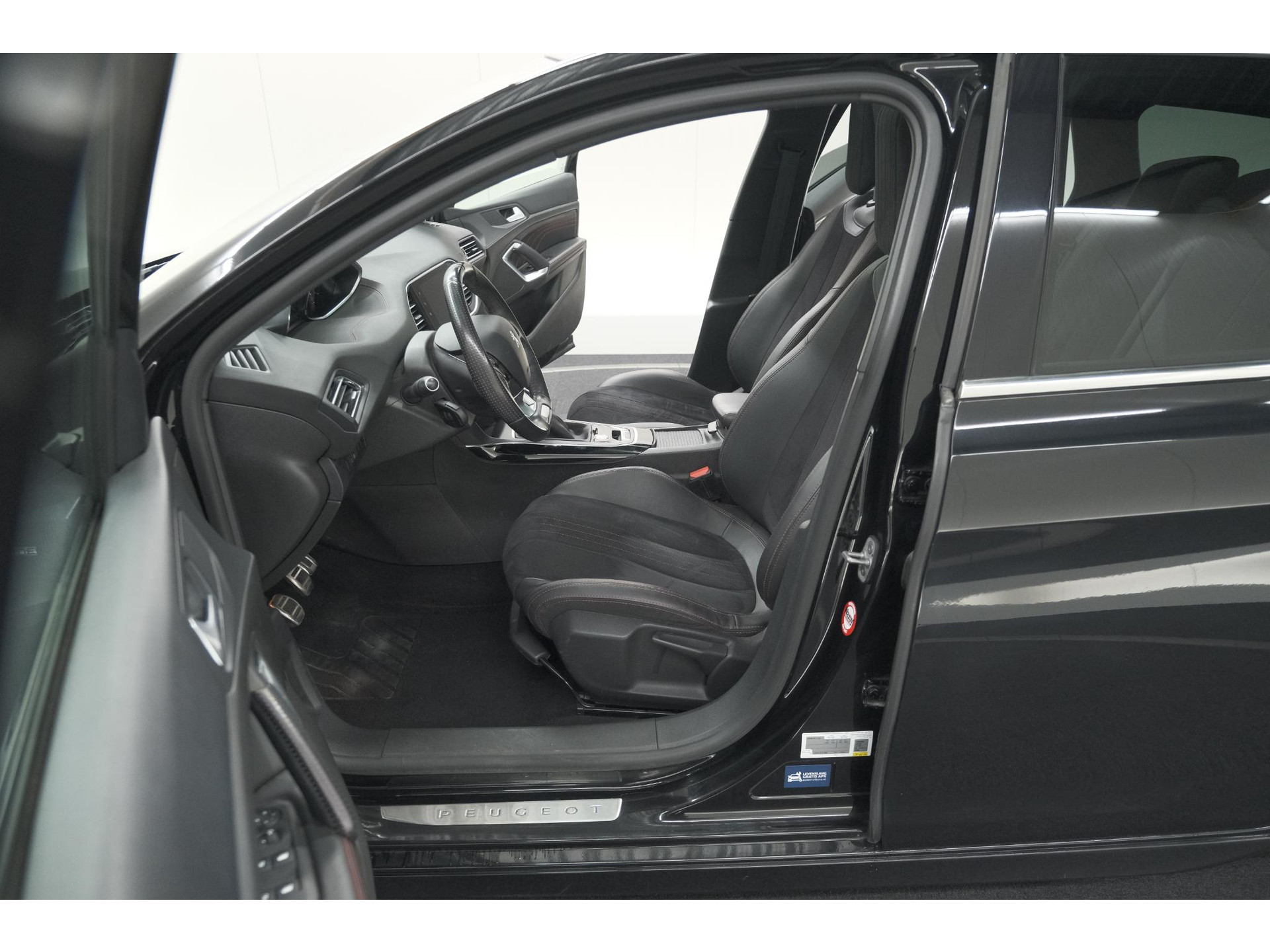 Peugeot 308 SW PureTech 130 GT-line | Trekhaak | Panoramadak | Camera | Alcantara Bekleding | Dodehoekdetectie