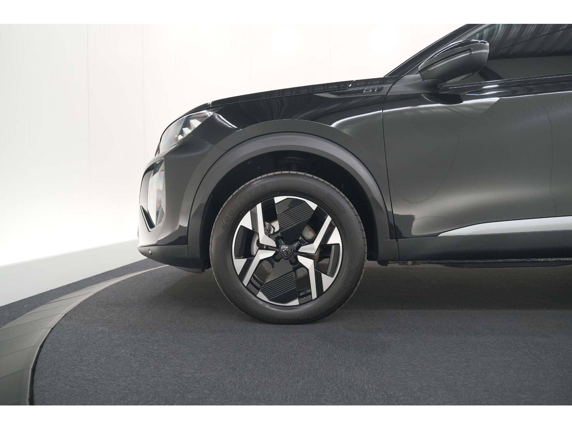 Peugeot 2008 PureTech 130 EAT8 GT | Camera | Apple Carplay | Parkeersensoren | 17 Inch Lichtmetalen Velgen