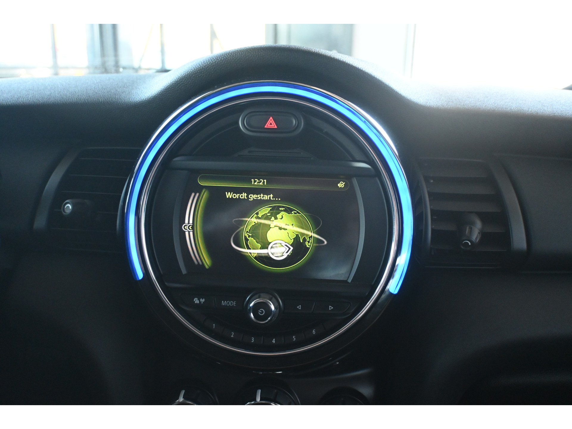 MINI Mini 1.5 Business Nap Airco Cruise control Navigatie Lichtmetaal Inruil mogelijk