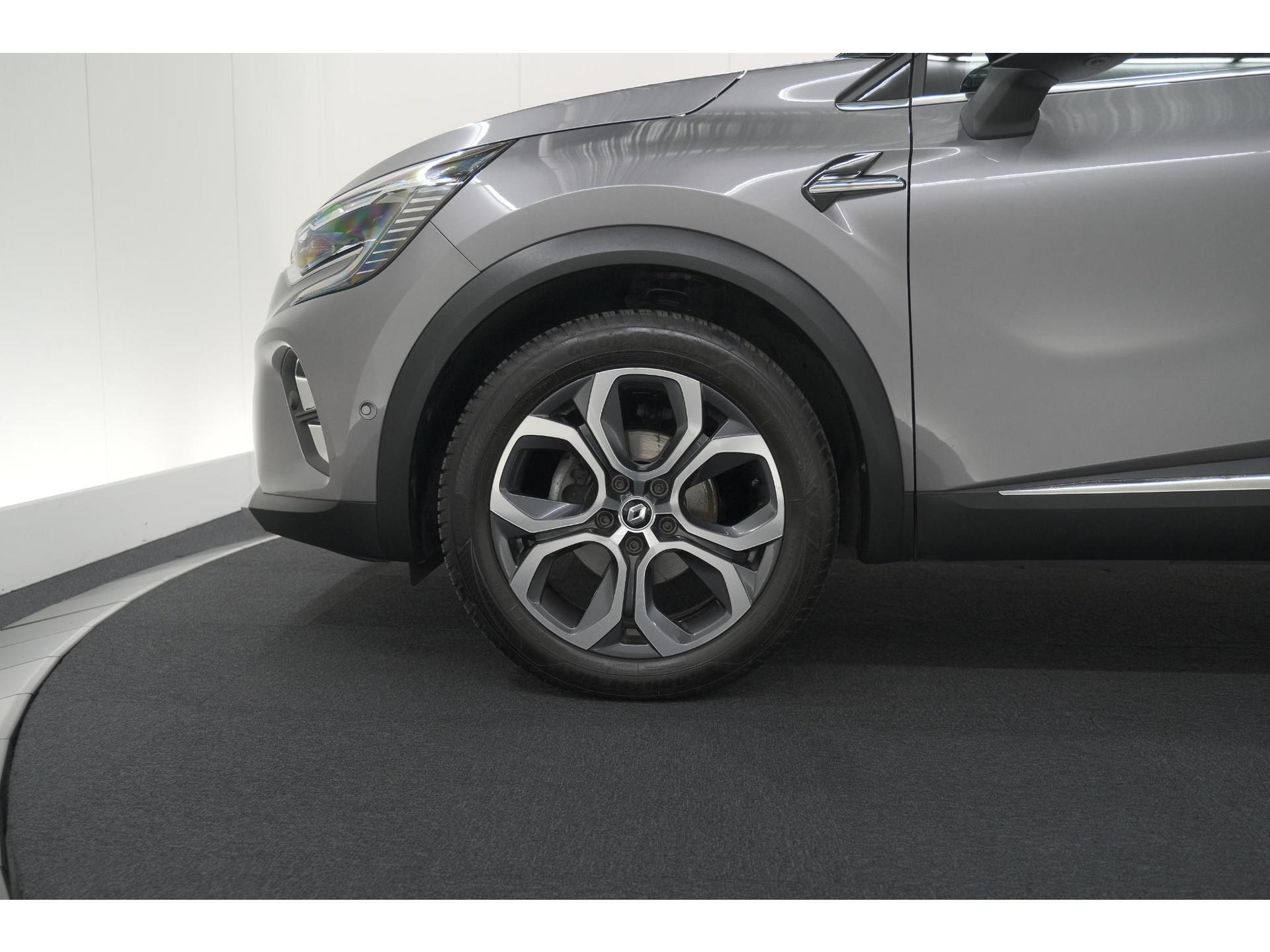 Renault Captur Mild Hybrid 140 EDC Techno | 360 Camera | Groot scherm | Stoelverwarming | Parkeersensoren | Allseason banden